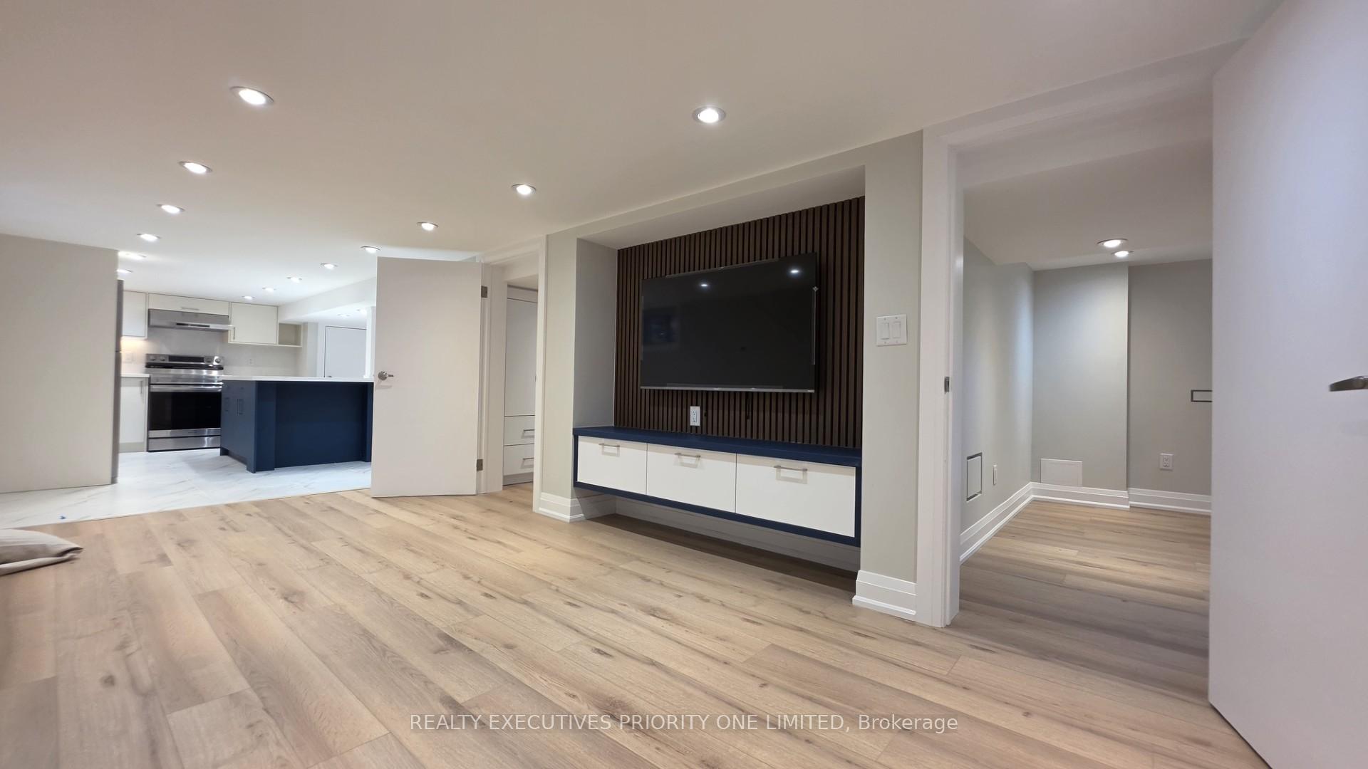 Photo 19 of Unit Basement, 10 Lascelles Boulevard, Toronto, Yonge-St. Clair — HOMEH
