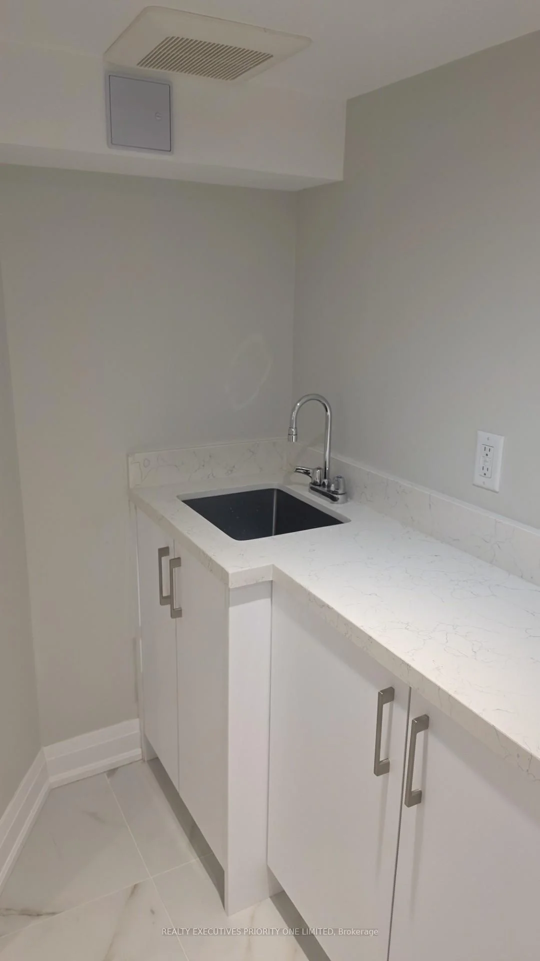 Photo 13 of Unit Basement, 10 Lascelles Boulevard, Toronto, Yonge-St. Clair — HOMEH