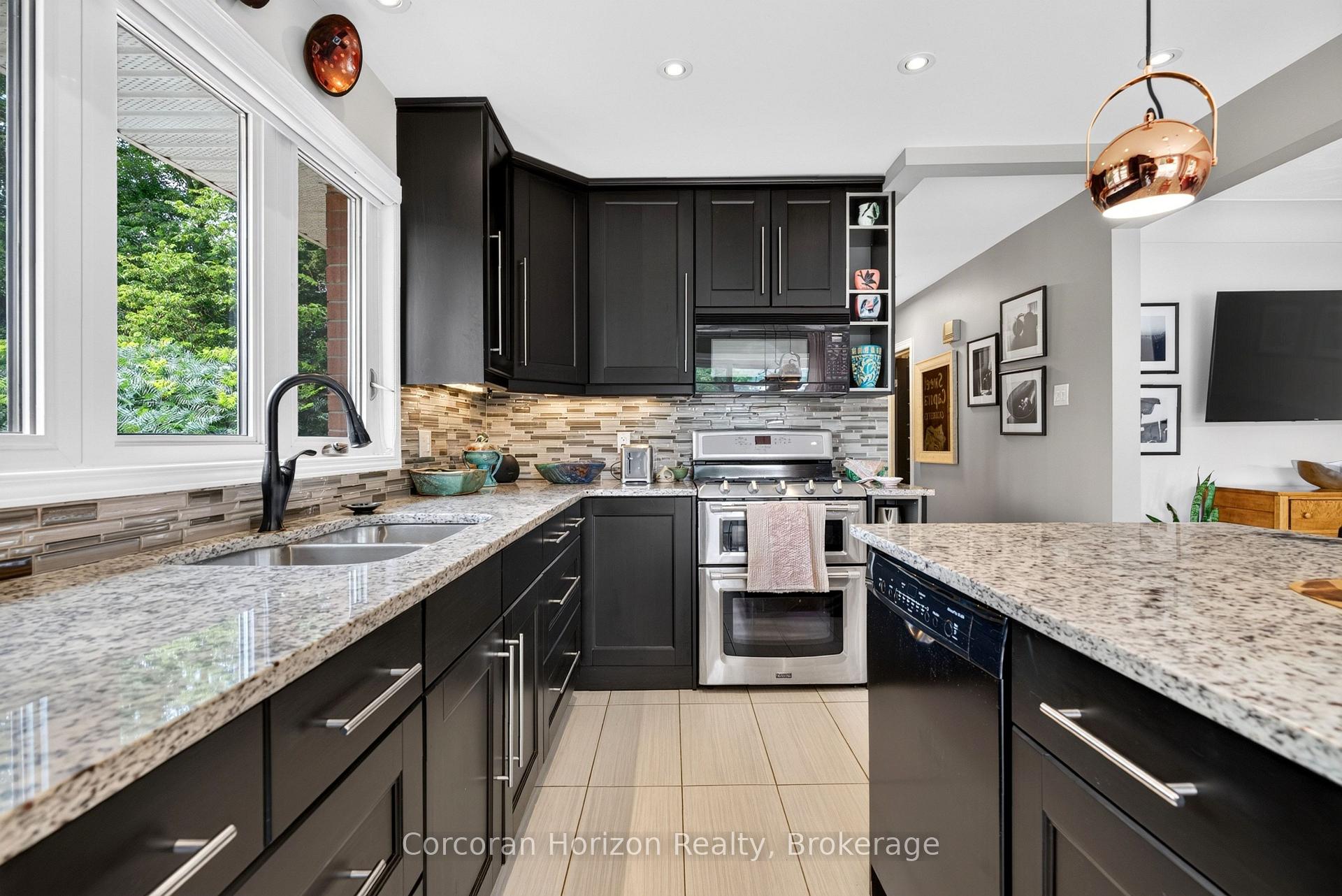 Photo 34 of 592 Aberdeen Avenue, Hamilton, Kirkendall — HOMEH