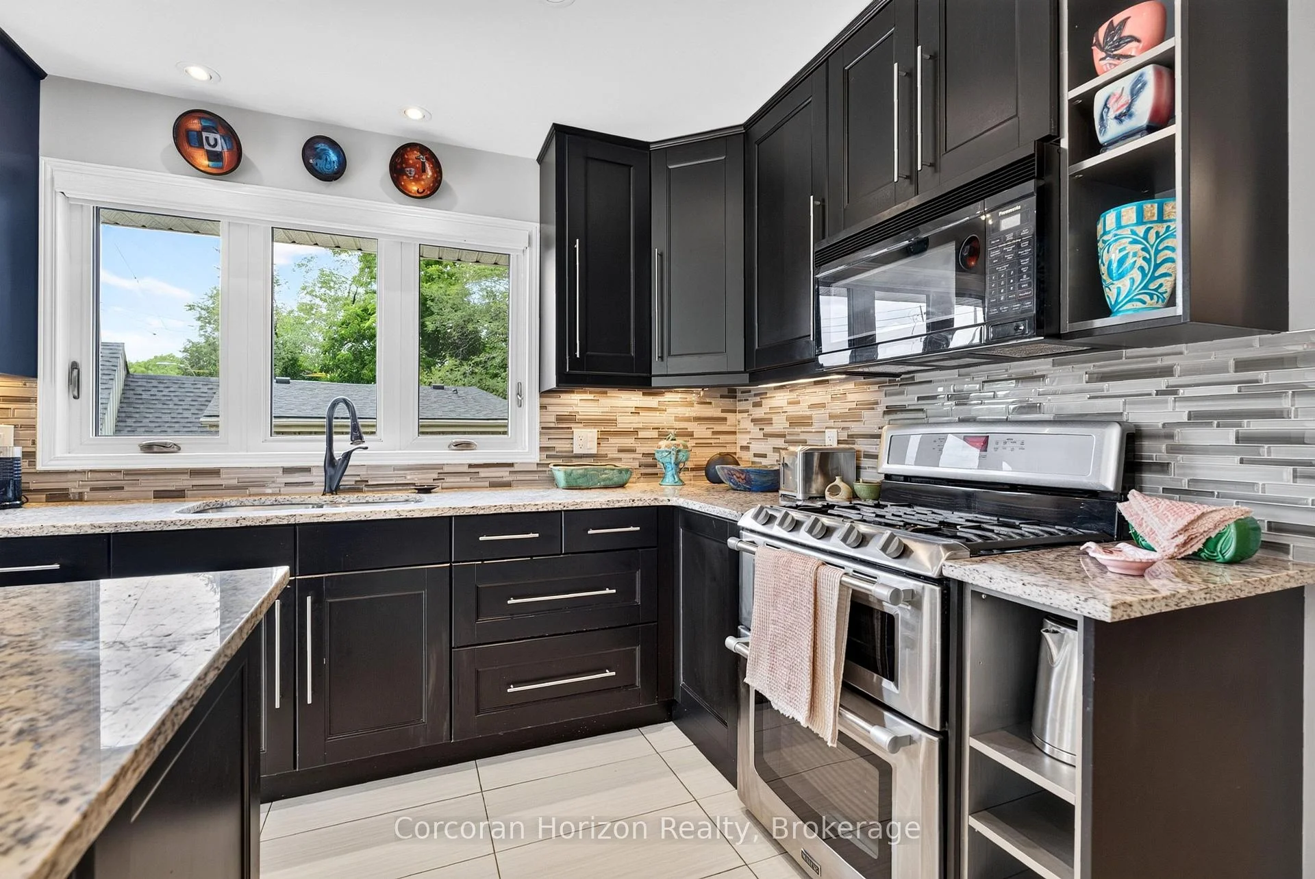 Photo 33 of 592 Aberdeen Avenue, Hamilton, Kirkendall — HOMEH
