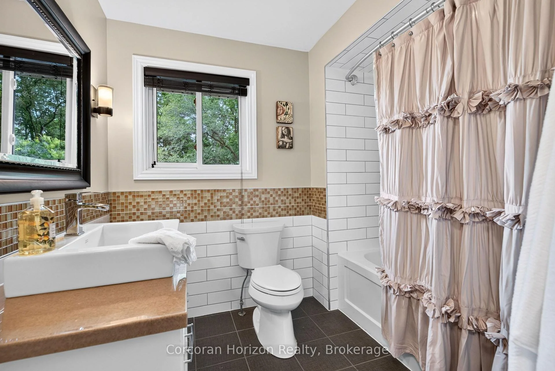 Photo 65 of 592 Aberdeen Avenue, Hamilton, Kirkendall — HOMEH