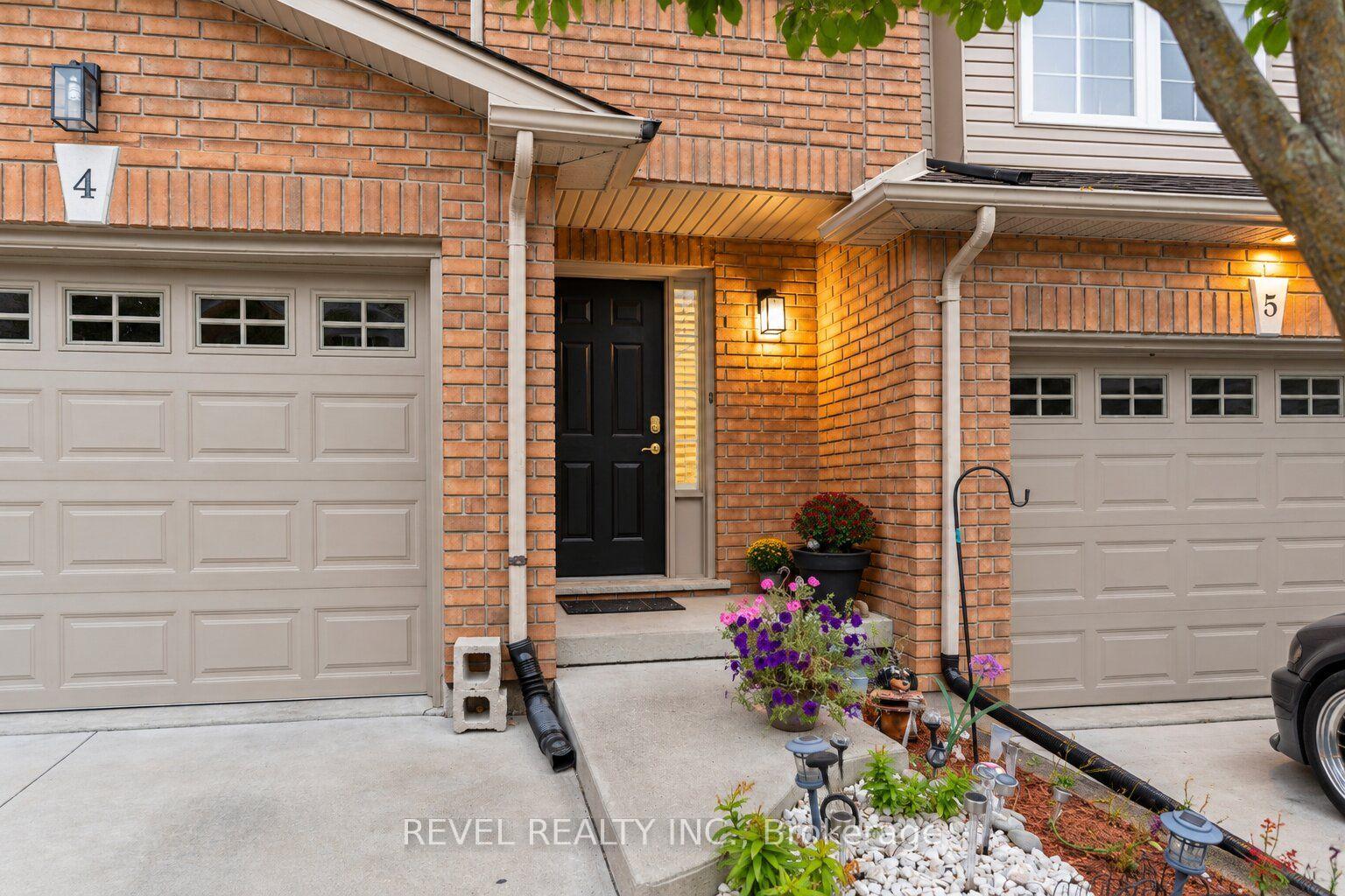 Photo 3 of Unit 4, 348 Highland Road W, Hamilton, Stoney Creek Mountain — HOMEH