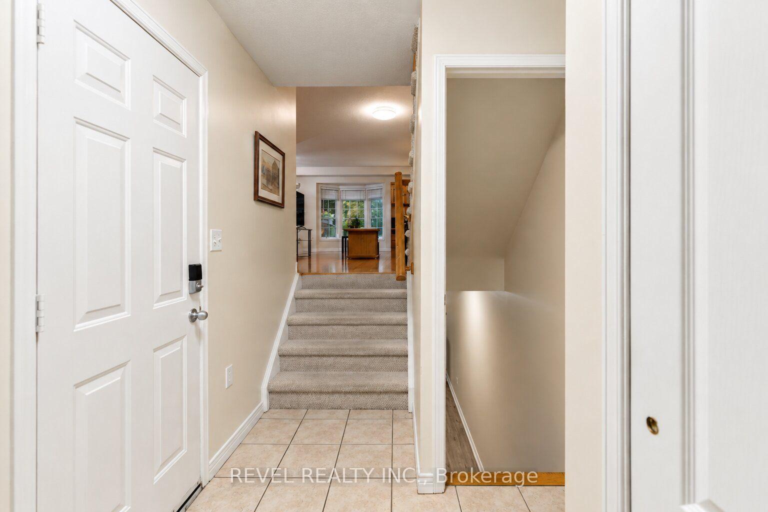 Photo 5 of Unit 4, 348 Highland Road W, Hamilton, Stoney Creek Mountain — HOMEH