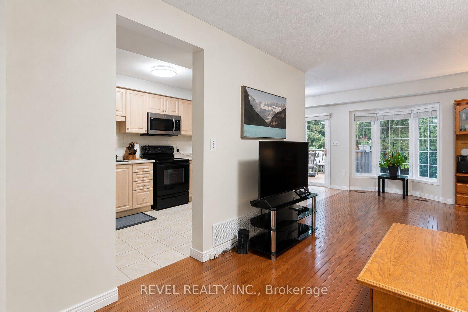 Photo 6 of Unit 4, 348 Highland Road W, Hamilton, Stoney Creek Mountain — HOMEH