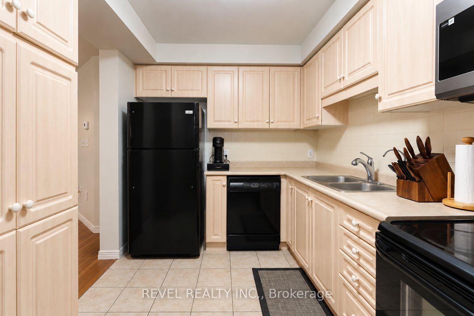 Photo 13 of Unit 4, 348 Highland Road W, Hamilton, Stoney Creek Mountain — HOMEH