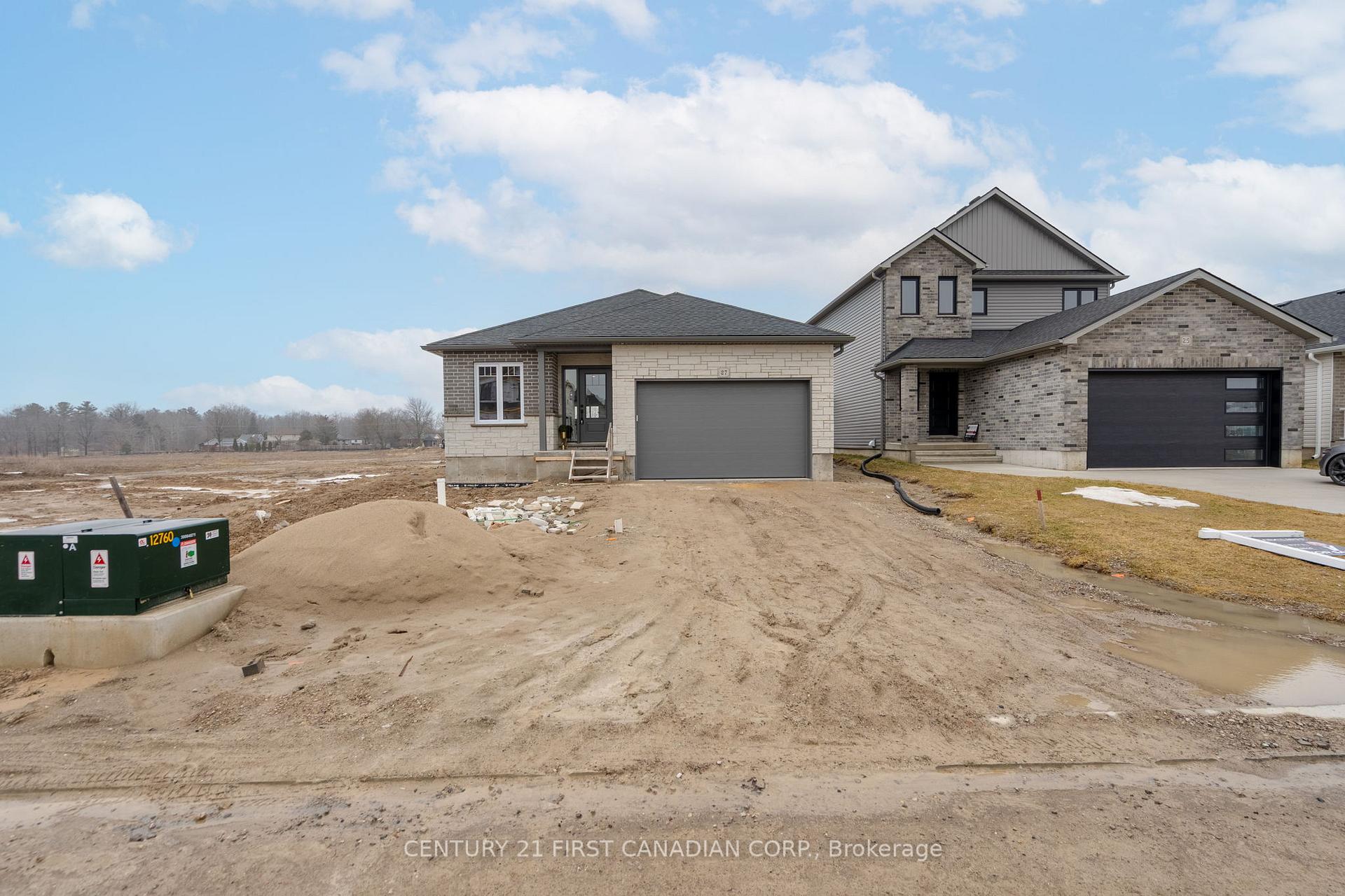 Photo 2 of 44 Postma Crescent, North Middlesex, Ailsa Craig — HOMEH