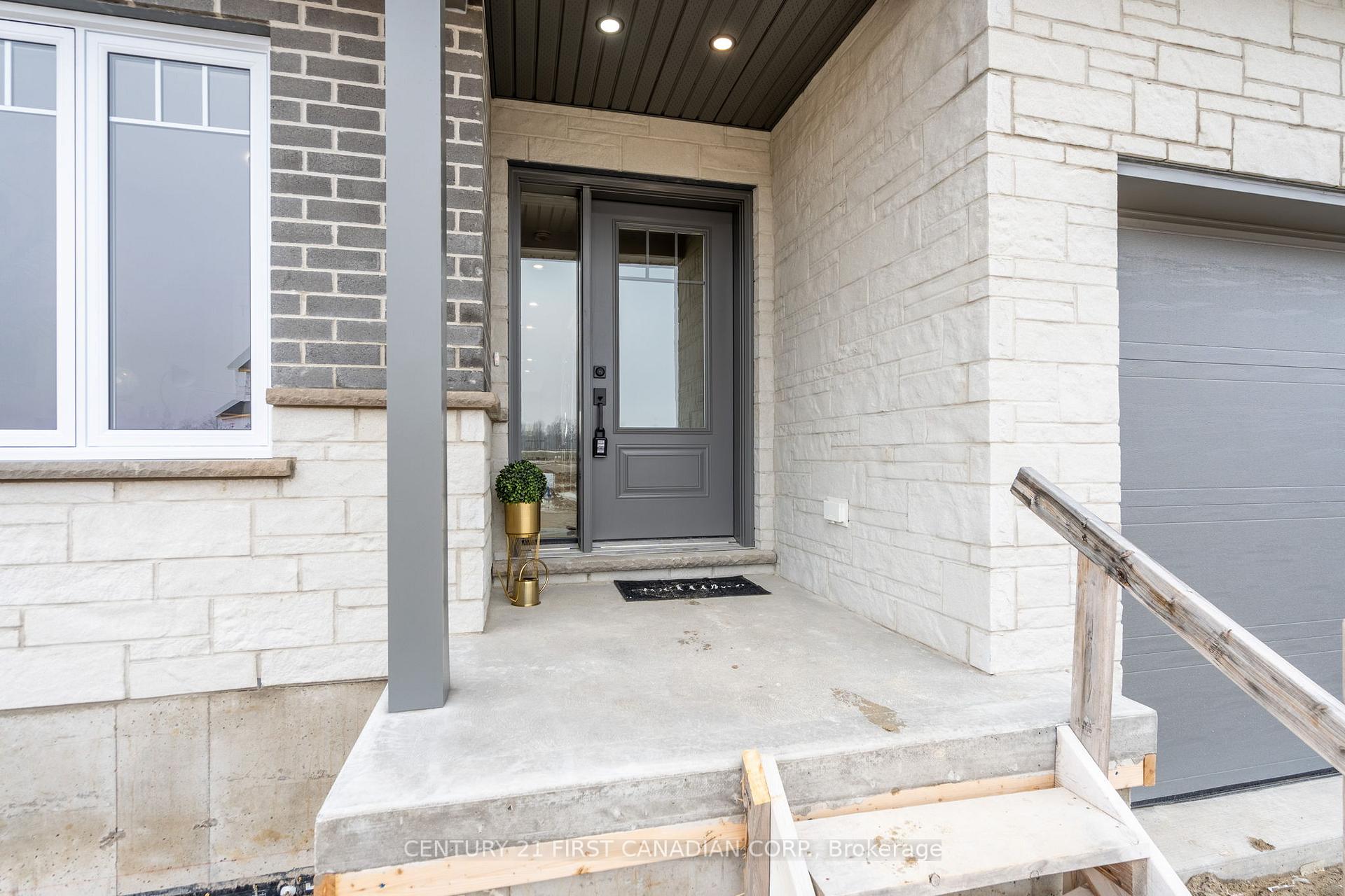 Photo 4 of 44 Postma Crescent, North Middlesex, Ailsa Craig — HOMEH