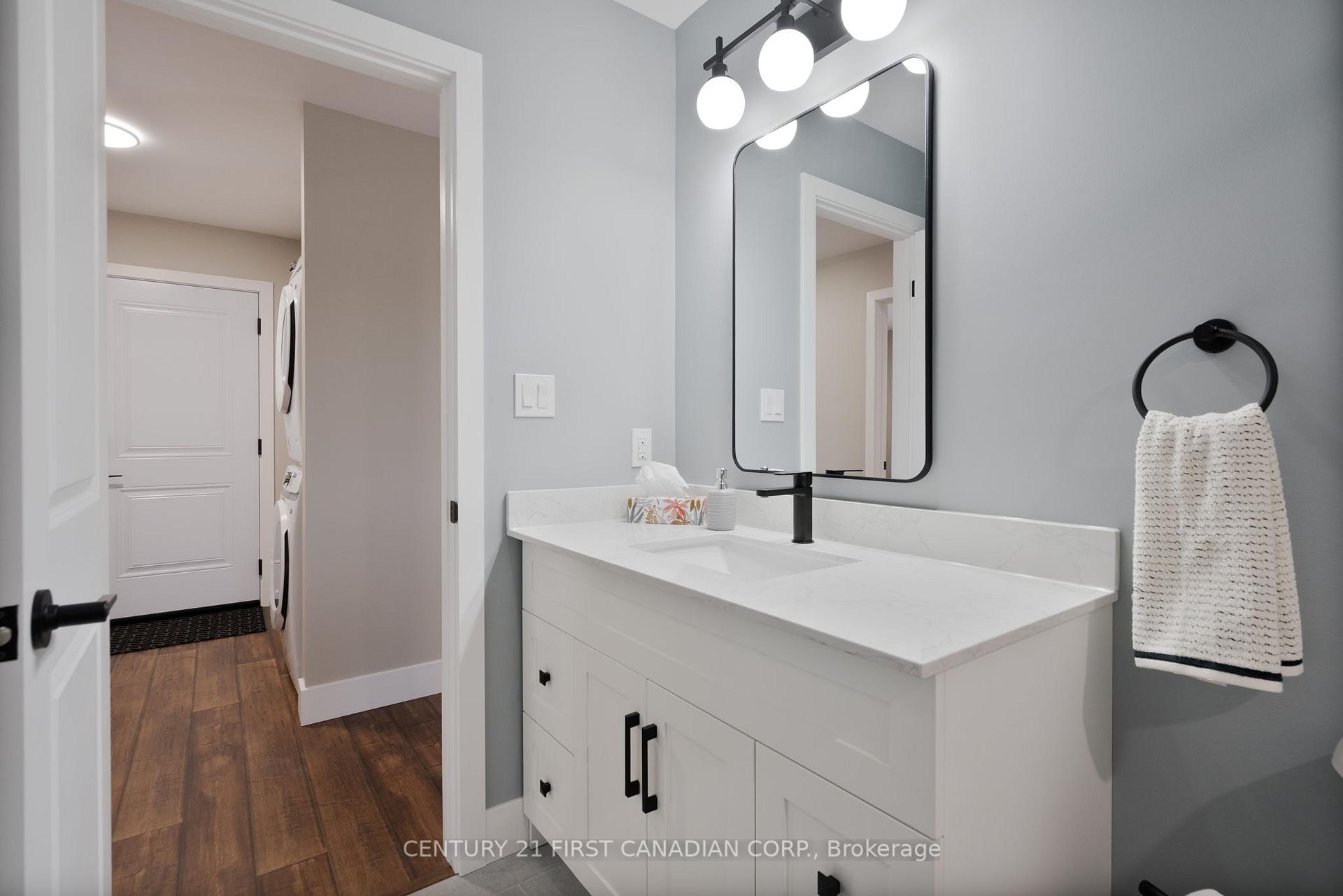 Photo 15 of 44 Postma Crescent, North Middlesex, Ailsa Craig — HOMEH