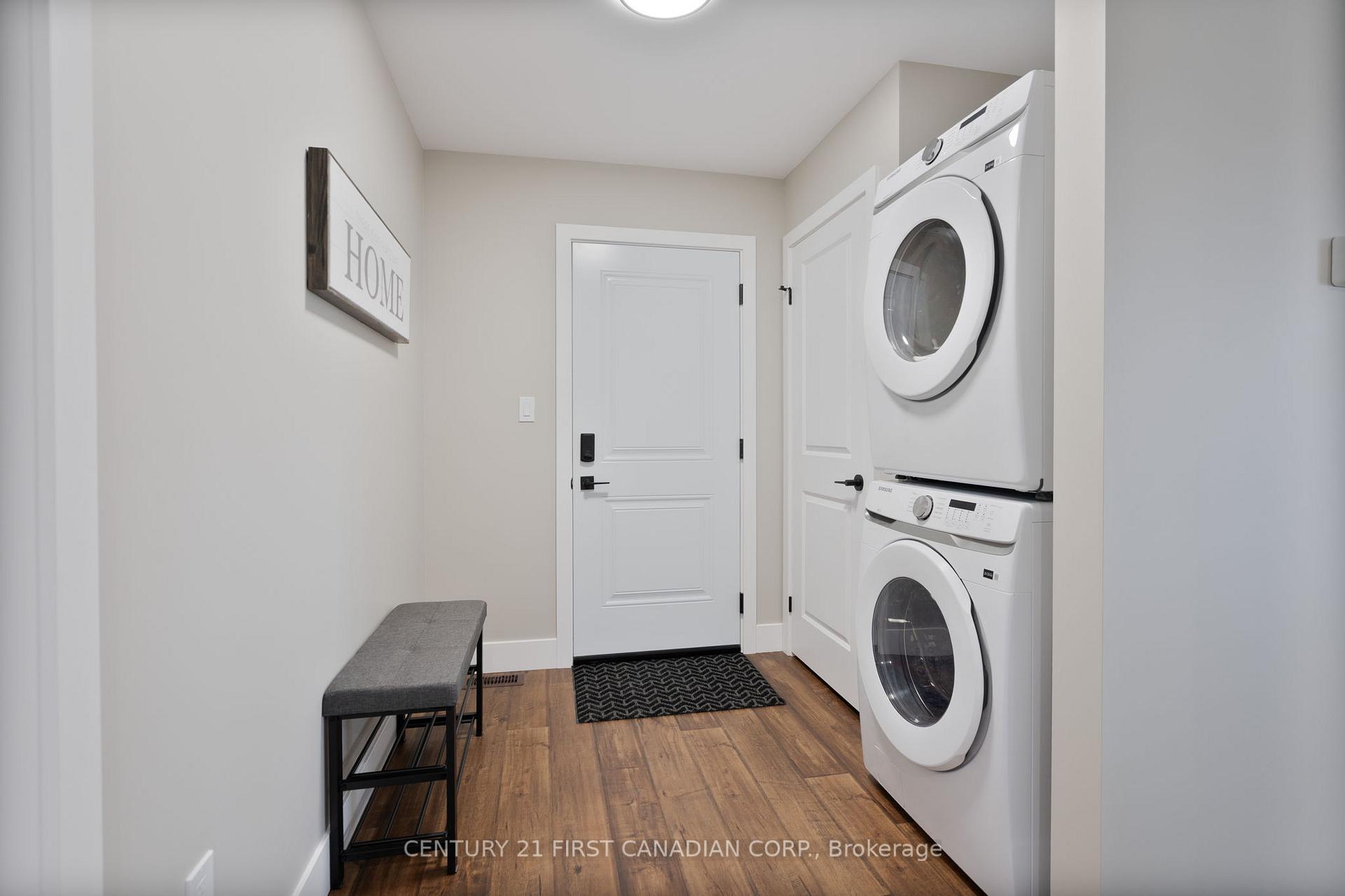 Photo 16 of 44 Postma Crescent, North Middlesex, Ailsa Craig — HOMEH