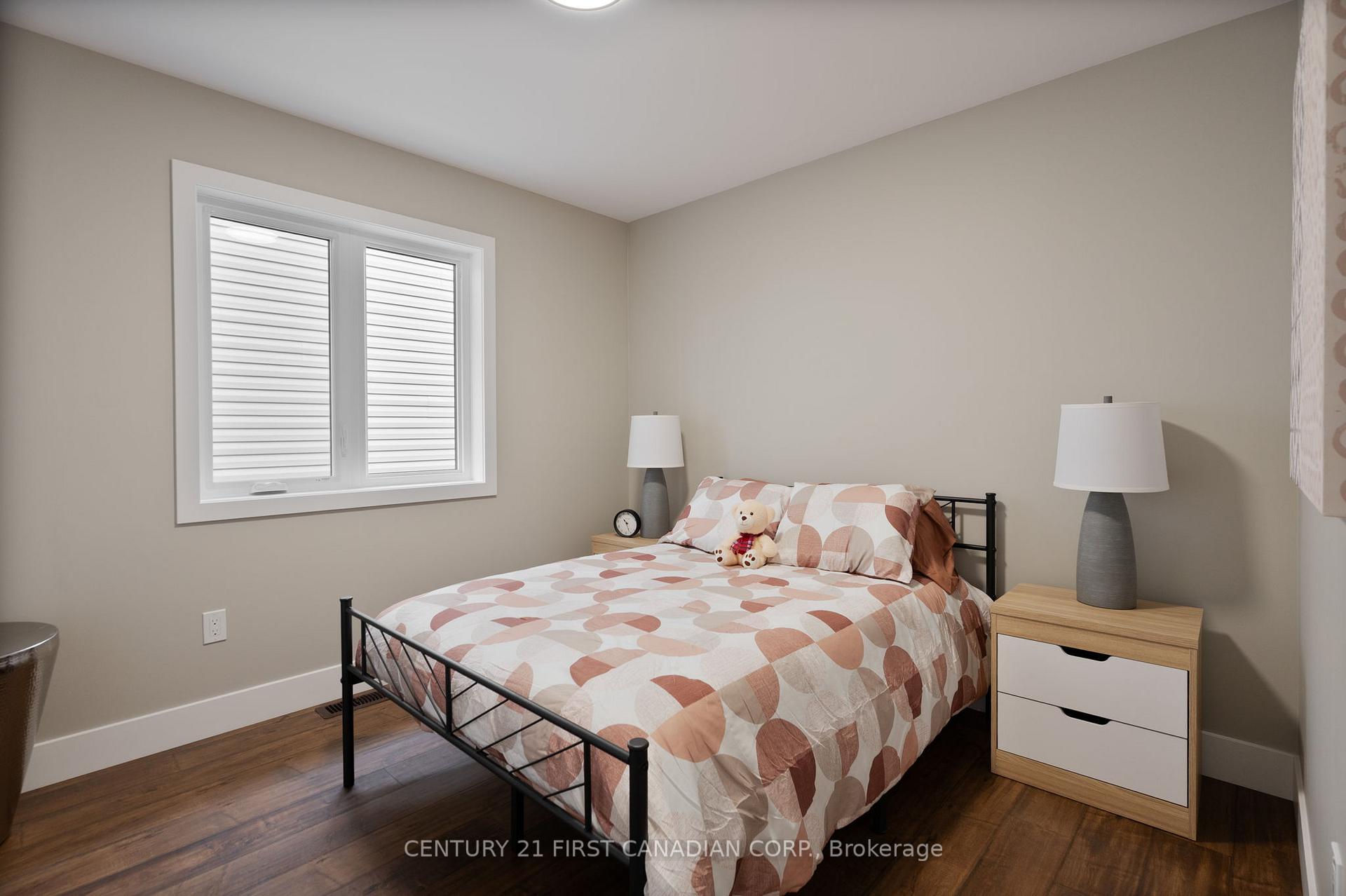 Photo 17 of 44 Postma Crescent, North Middlesex, Ailsa Craig — HOMEH