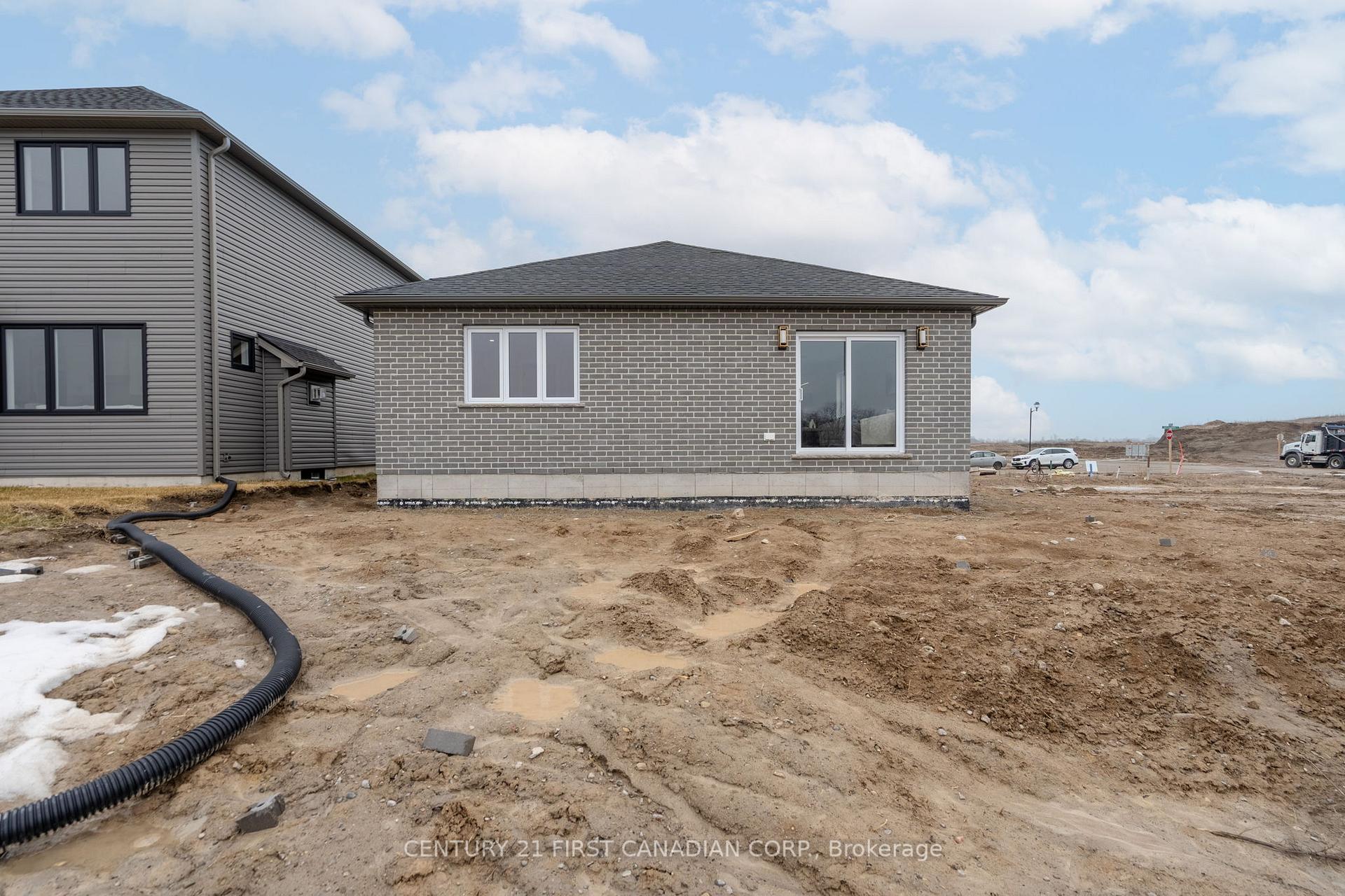 Photo 30 of 44 Postma Crescent, North Middlesex, Ailsa Craig — HOMEH