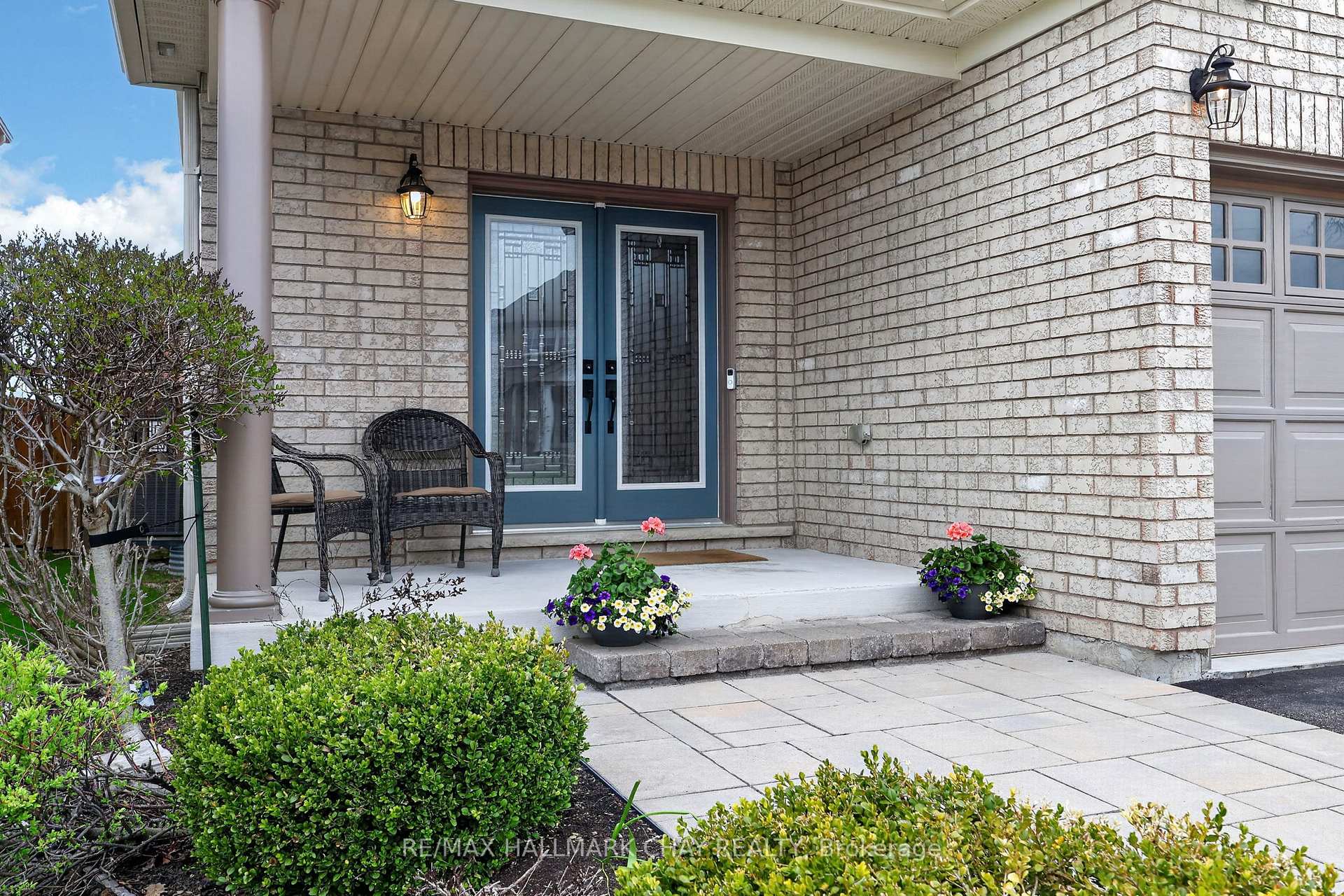 Photo 3 of 12 Orleans Avenue, Barrie, Innis-Shore — HOMEH