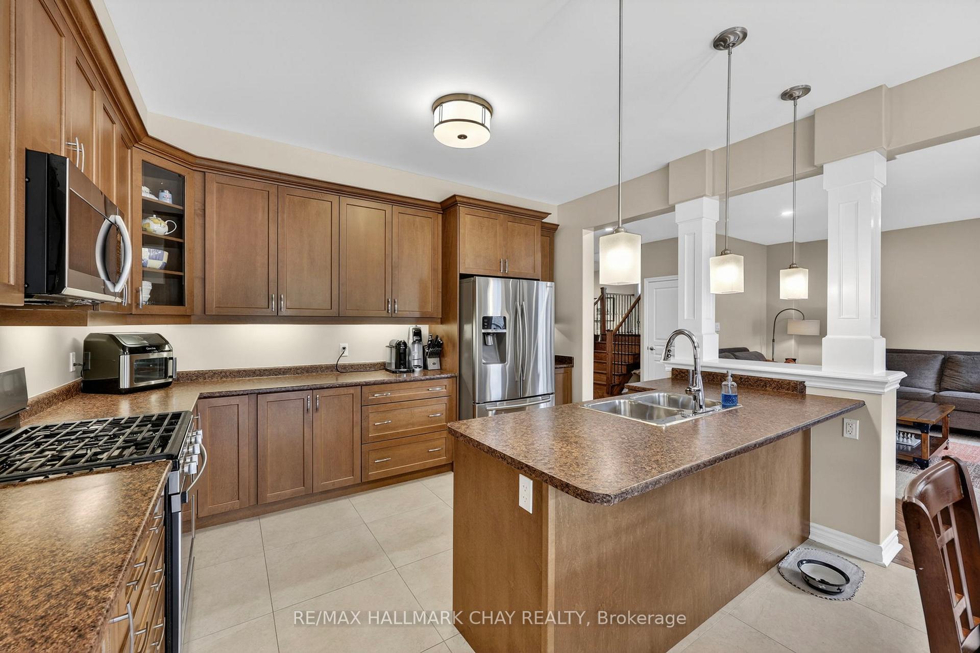 Photo 6 of 12 Orleans Avenue, Barrie, Innis-Shore — HOMEH
