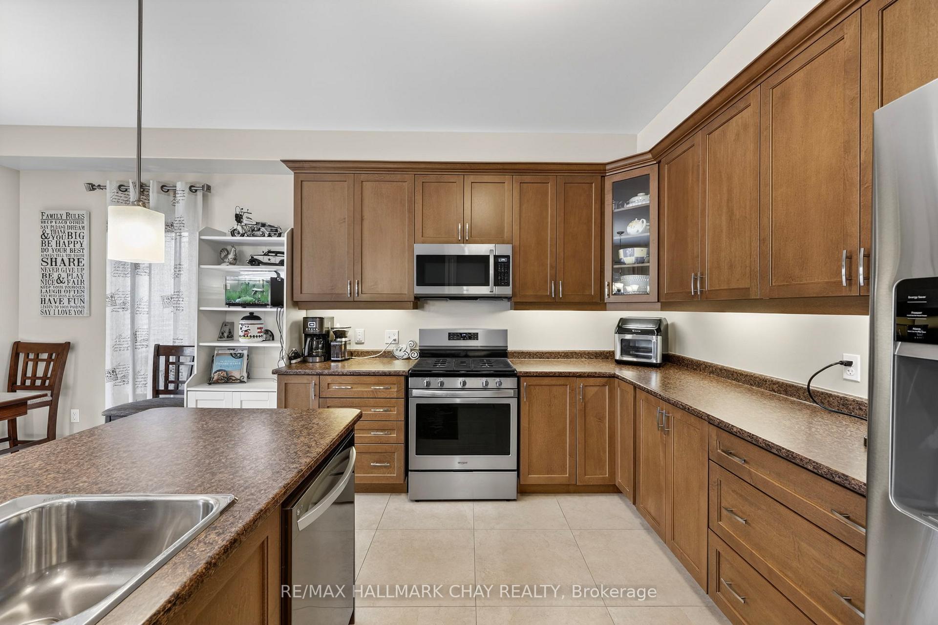 Photo 7 of 12 Orleans Avenue, Barrie, Innis-Shore — HOMEH