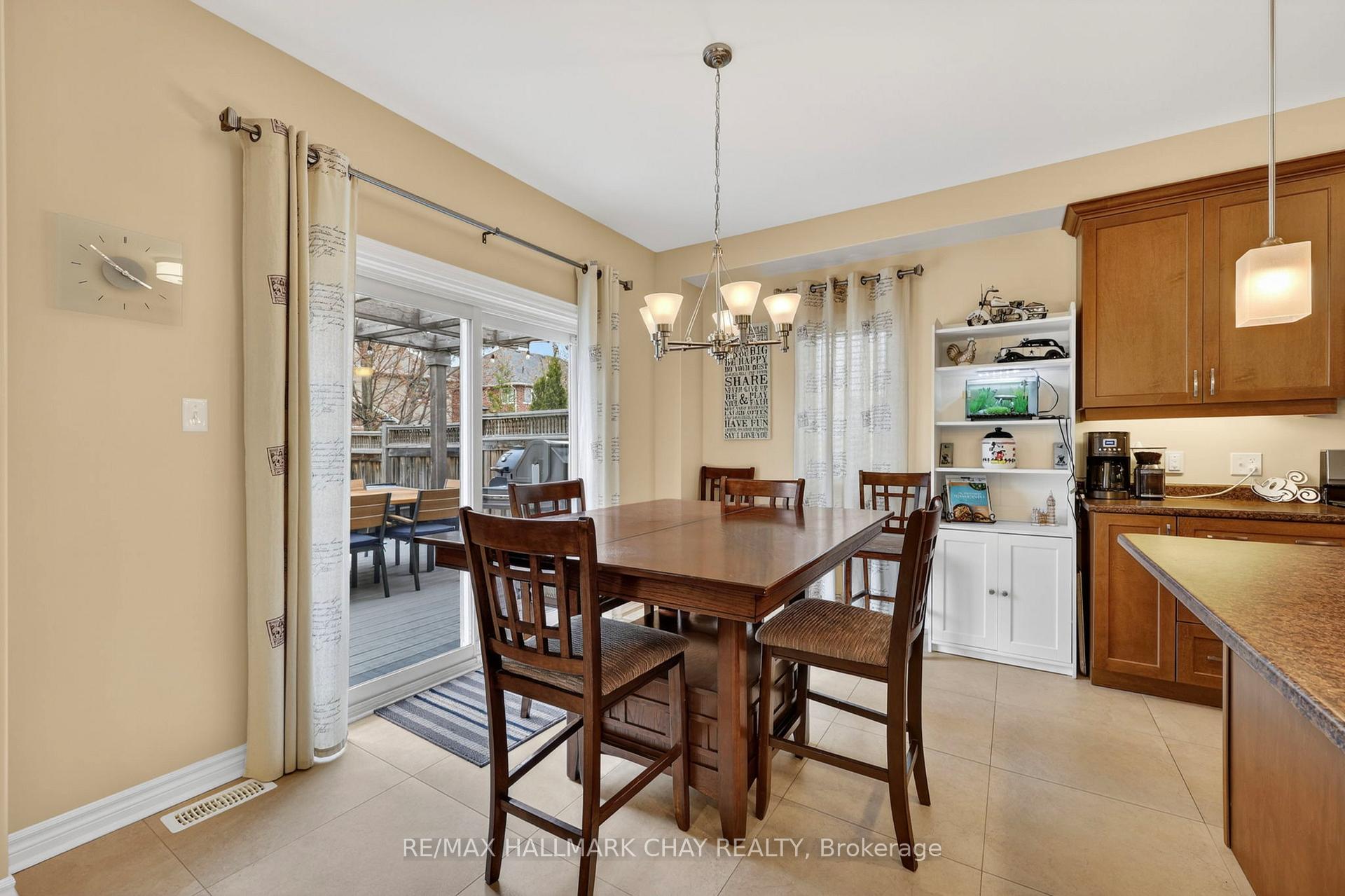 Photo 9 of 12 Orleans Avenue, Barrie, Innis-Shore — HOMEH