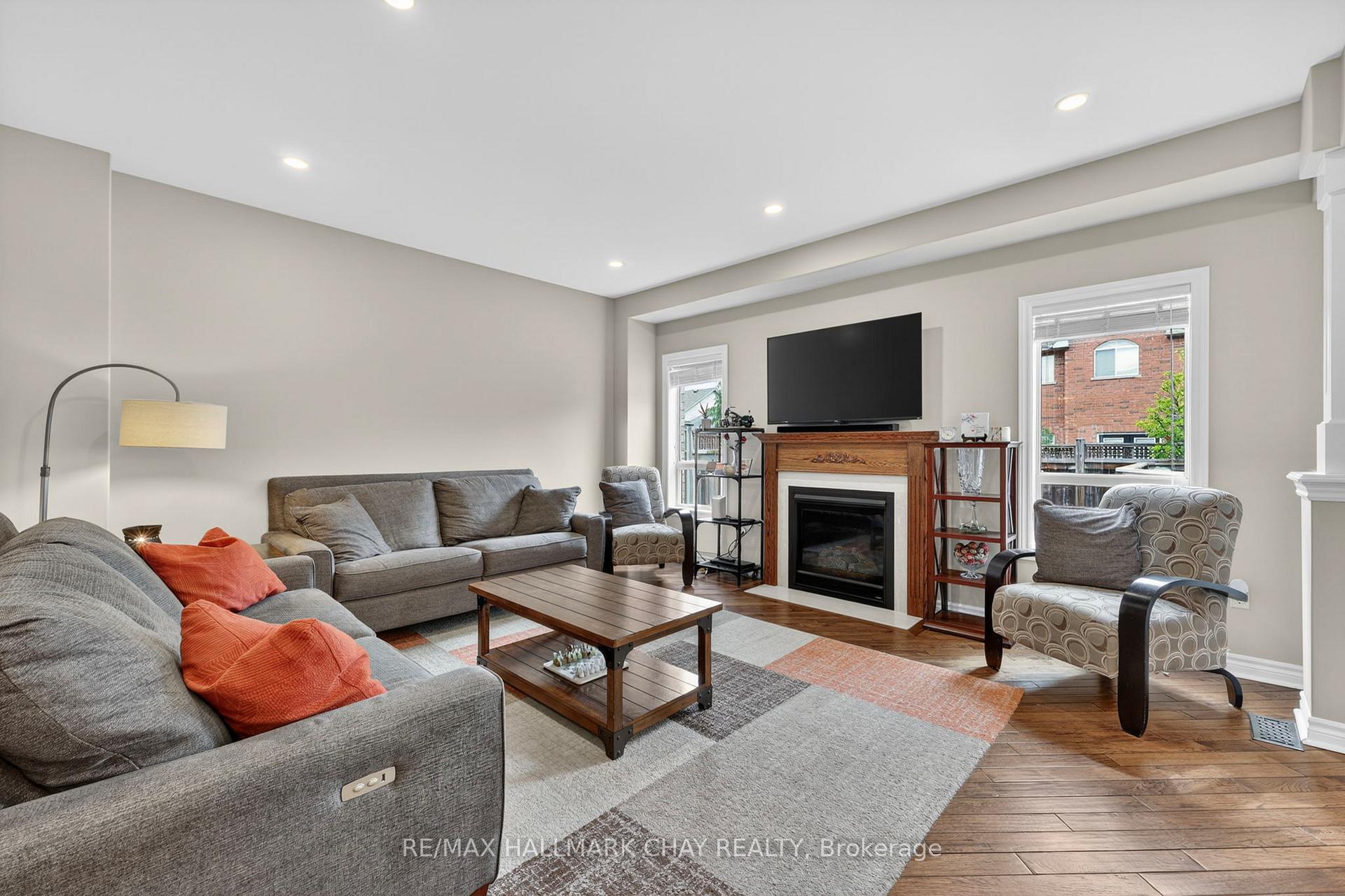 Photo 14 of 12 Orleans Avenue, Barrie, Innis-Shore — HOMEH