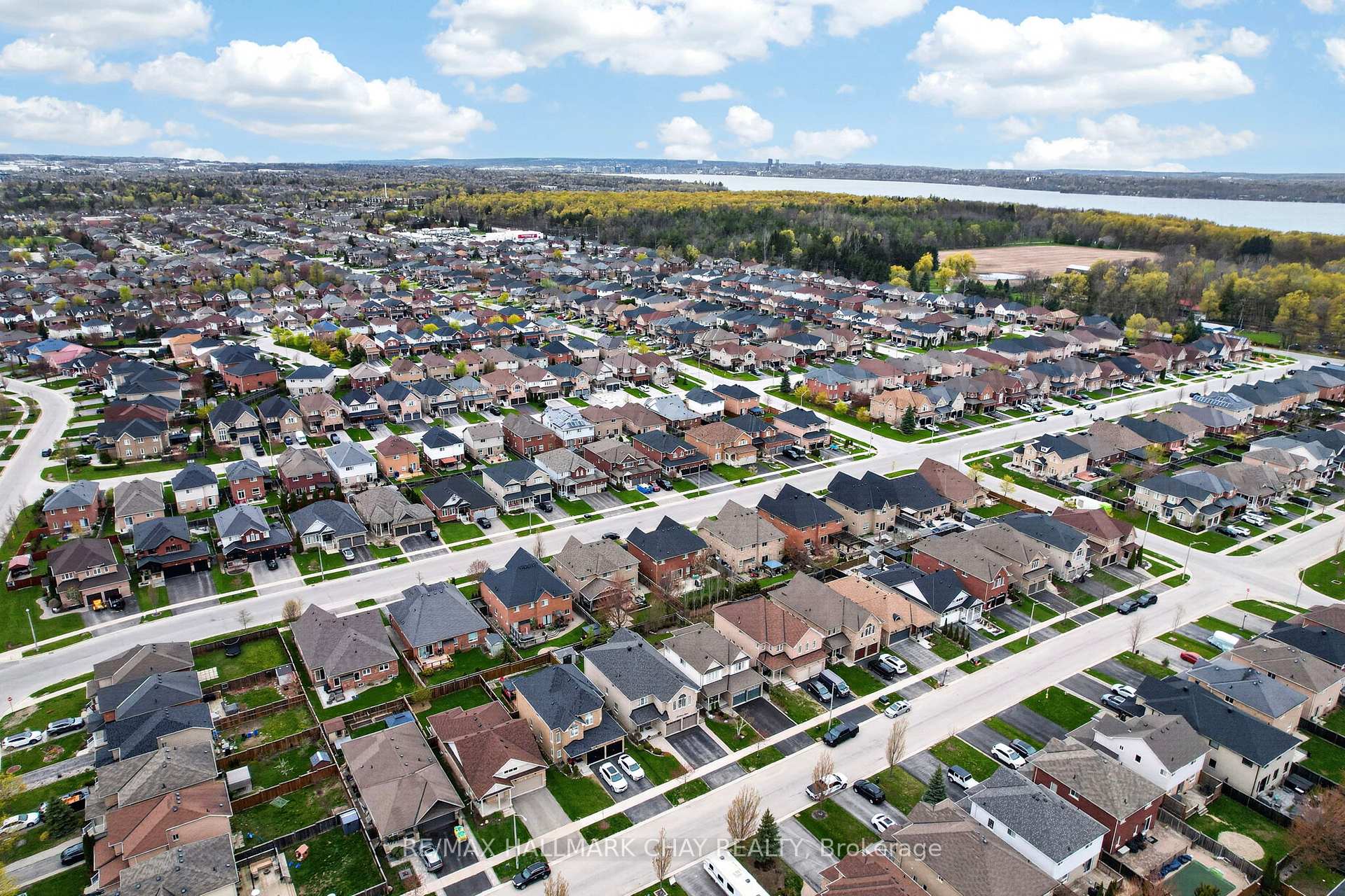 Photo 46 of 12 Orleans Avenue, Barrie, Innis-Shore — HOMEH