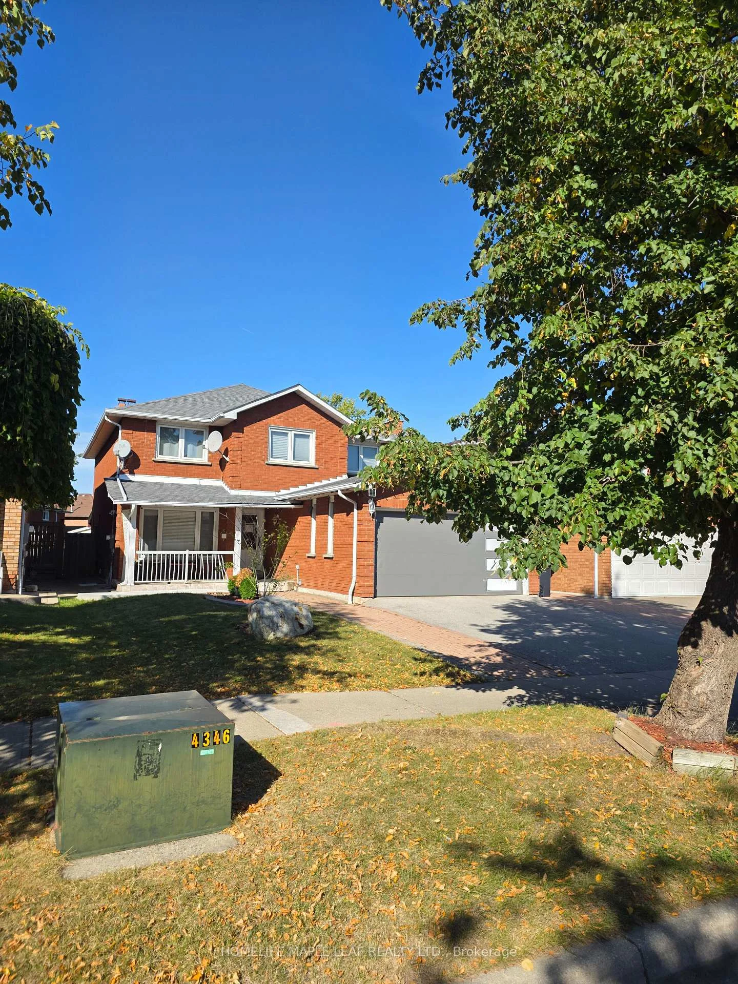 Photo 4 of 37 Coronation Circle, Brampton, Heart Lake West — HOMEH