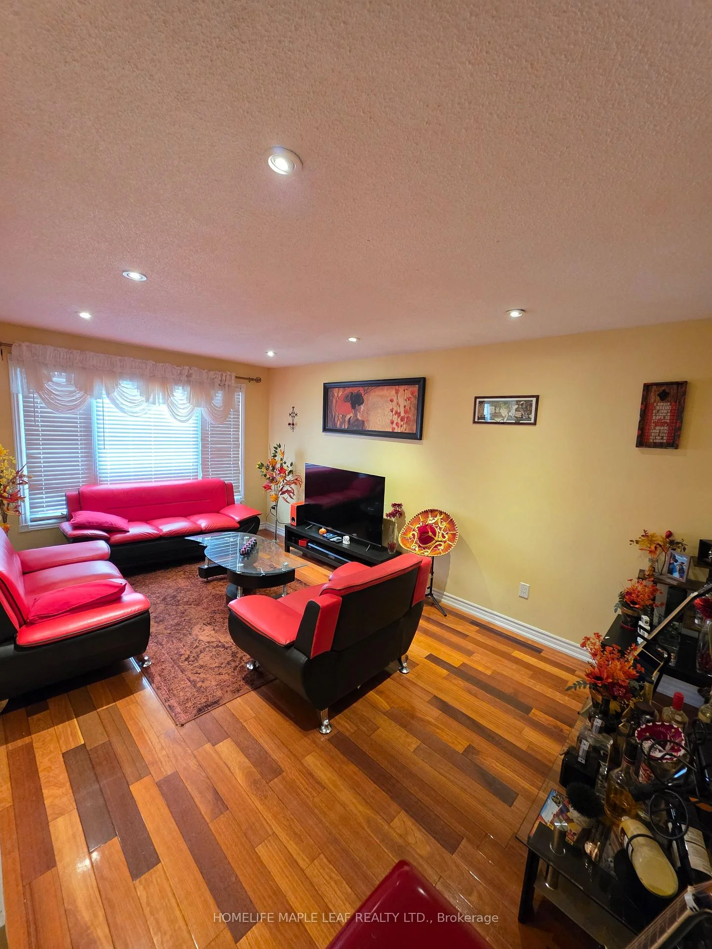 Photo 7 of 37 Coronation Circle, Brampton, Heart Lake West — HOMEH