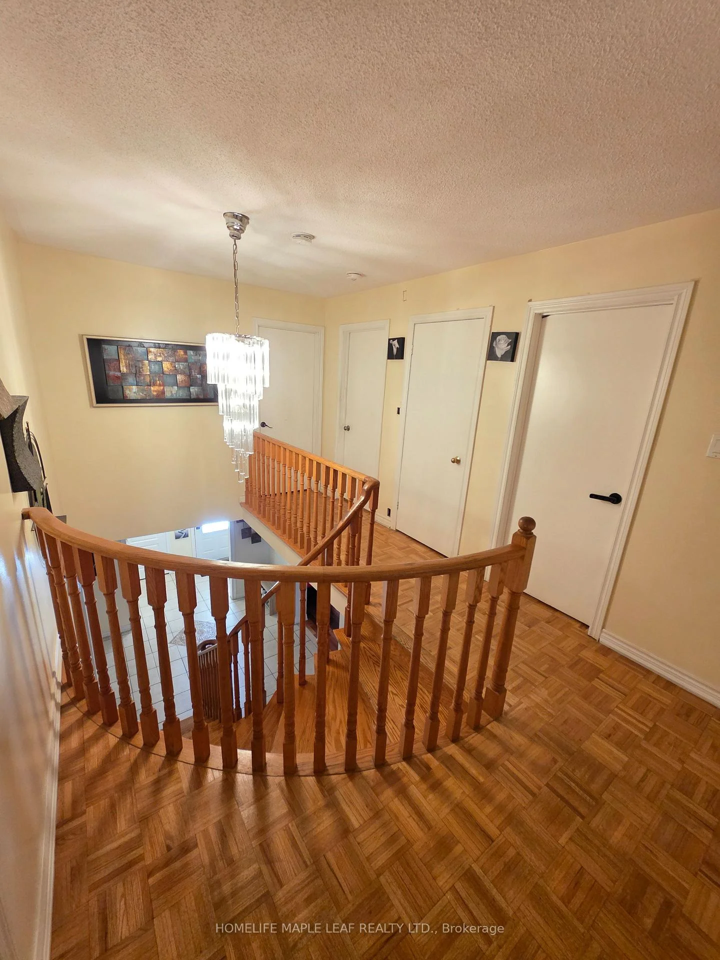 Photo 23 of 37 Coronation Circle, Brampton, Heart Lake West — HOMEH