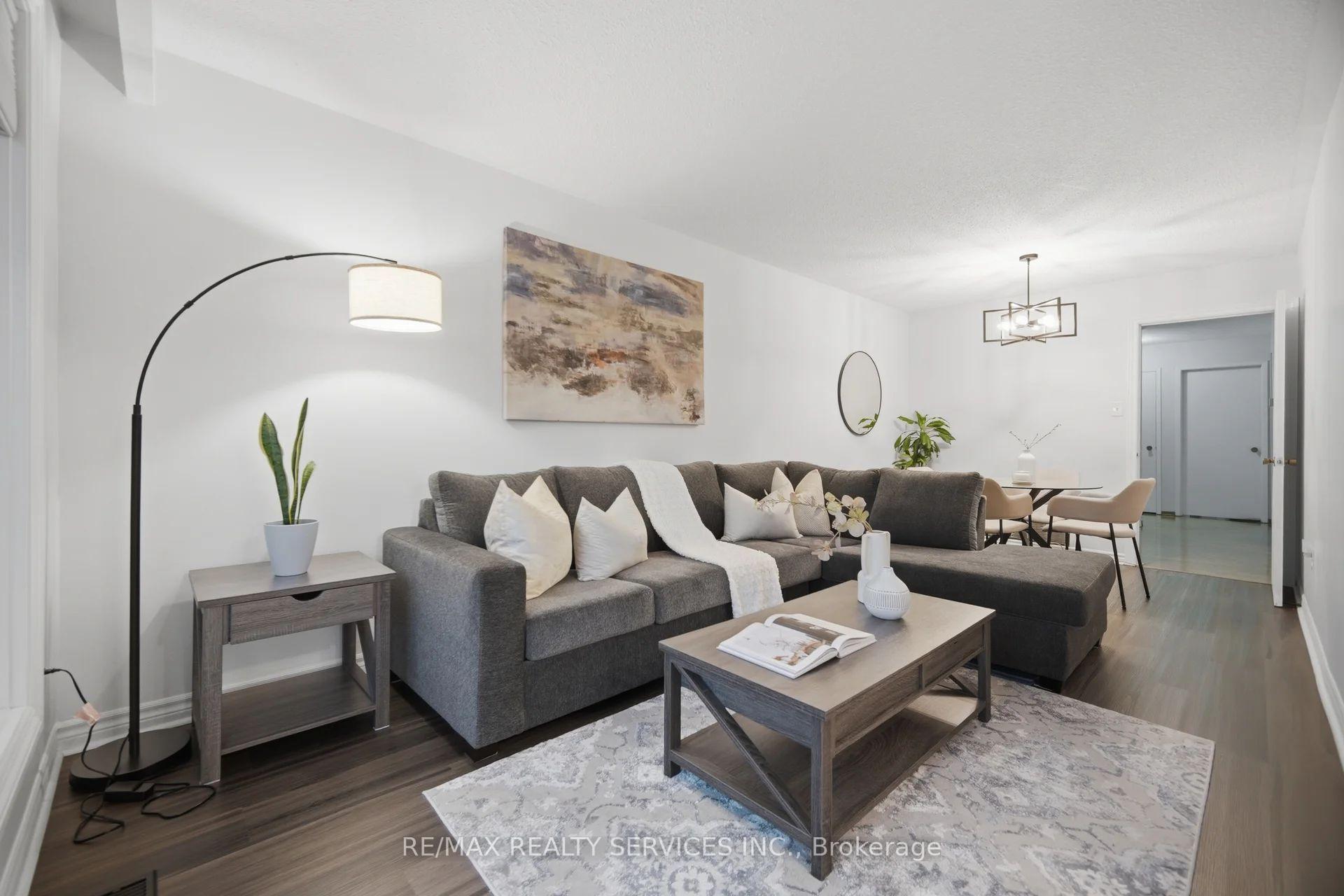 Photo 3 of 2414 Whaley Drive, Mississauga, Cooksville — HOMEH