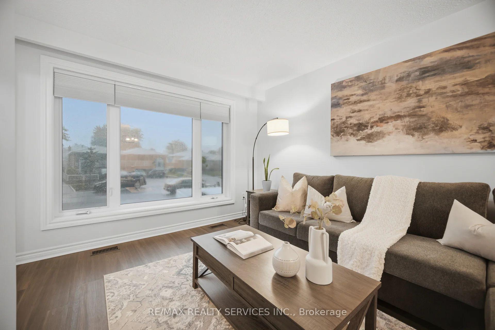 Photo 4 of 2414 Whaley Drive, Mississauga, Cooksville — HOMEH
