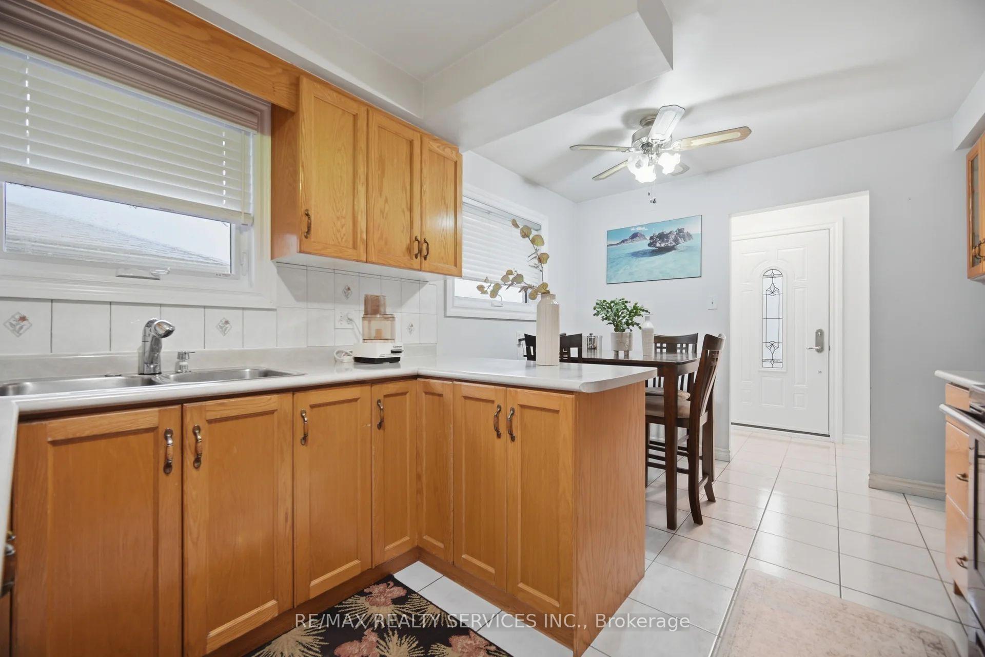 Photo 9 of 2414 Whaley Drive, Mississauga, Cooksville — HOMEH