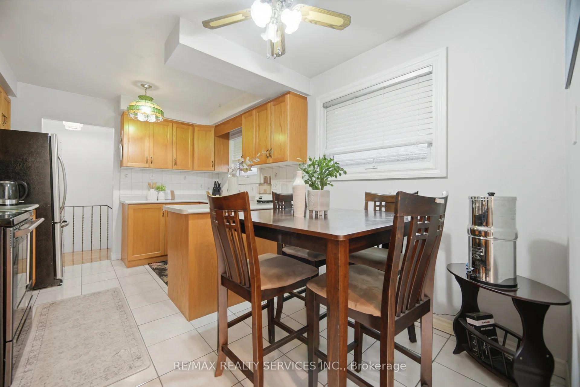 Photo 11 of 2414 Whaley Drive, Mississauga, Cooksville — HOMEH