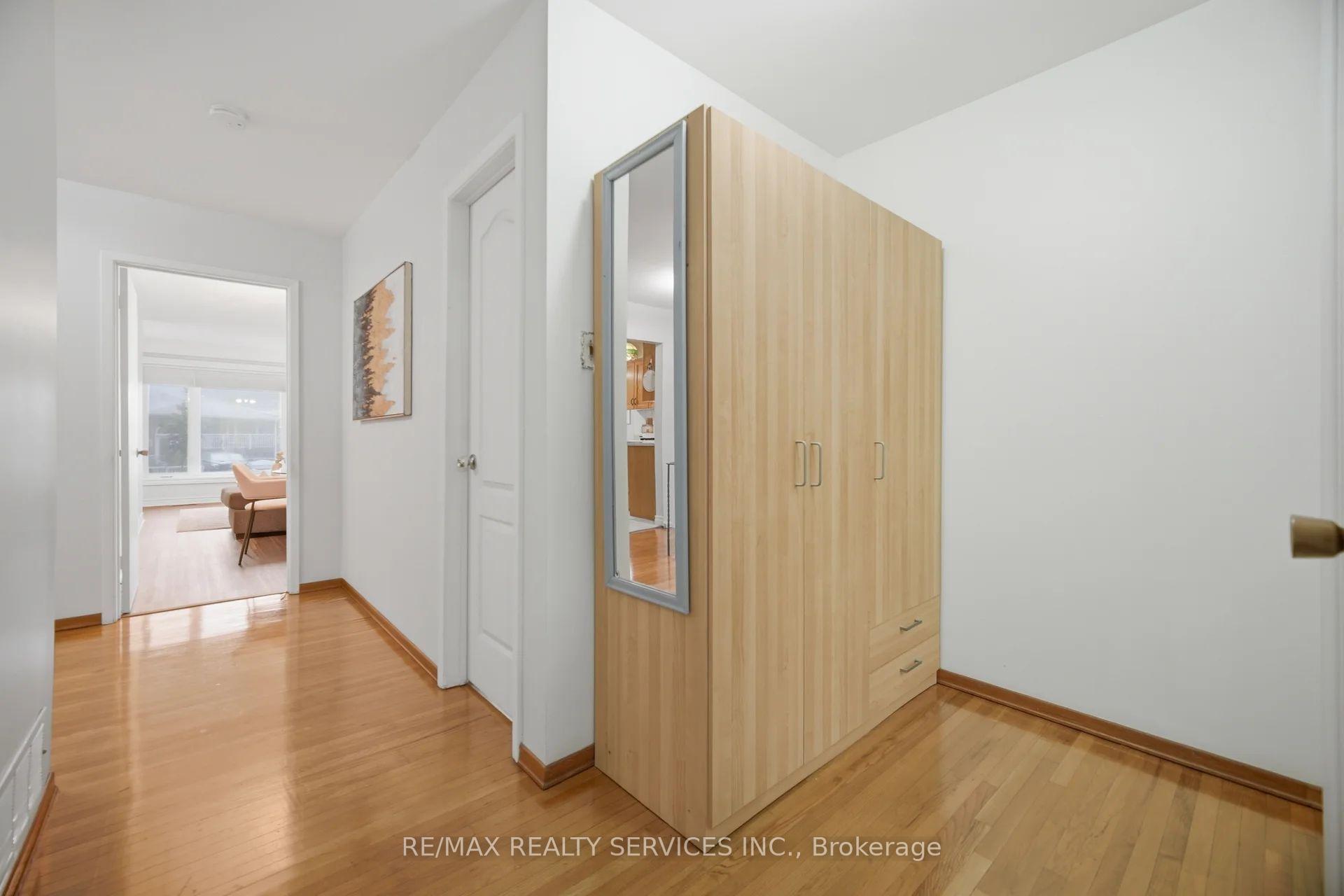 Photo 12 of 2414 Whaley Drive, Mississauga, Cooksville — HOMEH