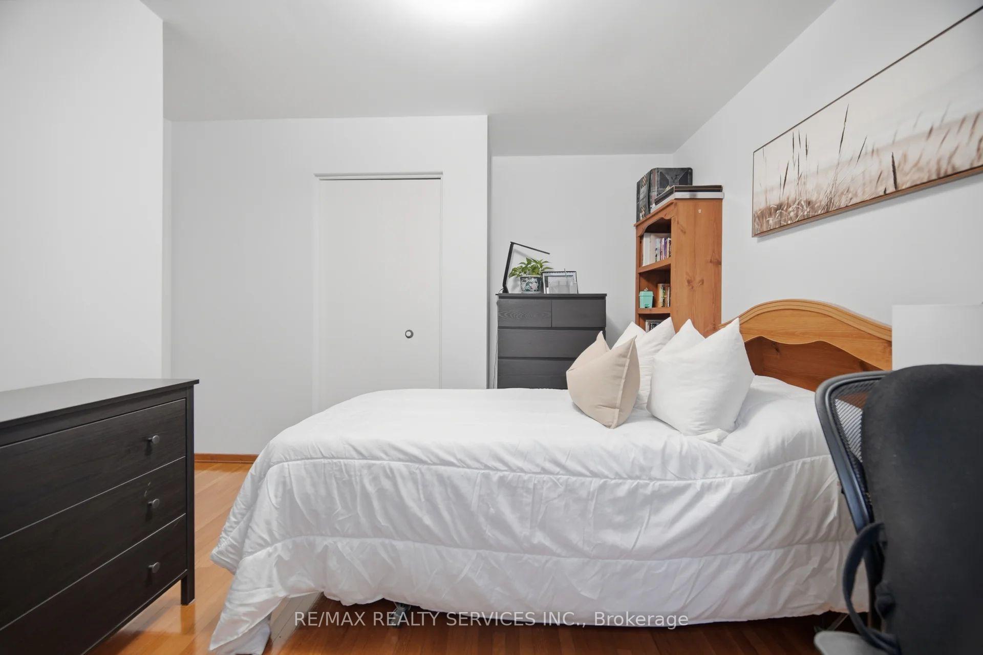Photo 17 of 2414 Whaley Drive, Mississauga, Cooksville — HOMEH