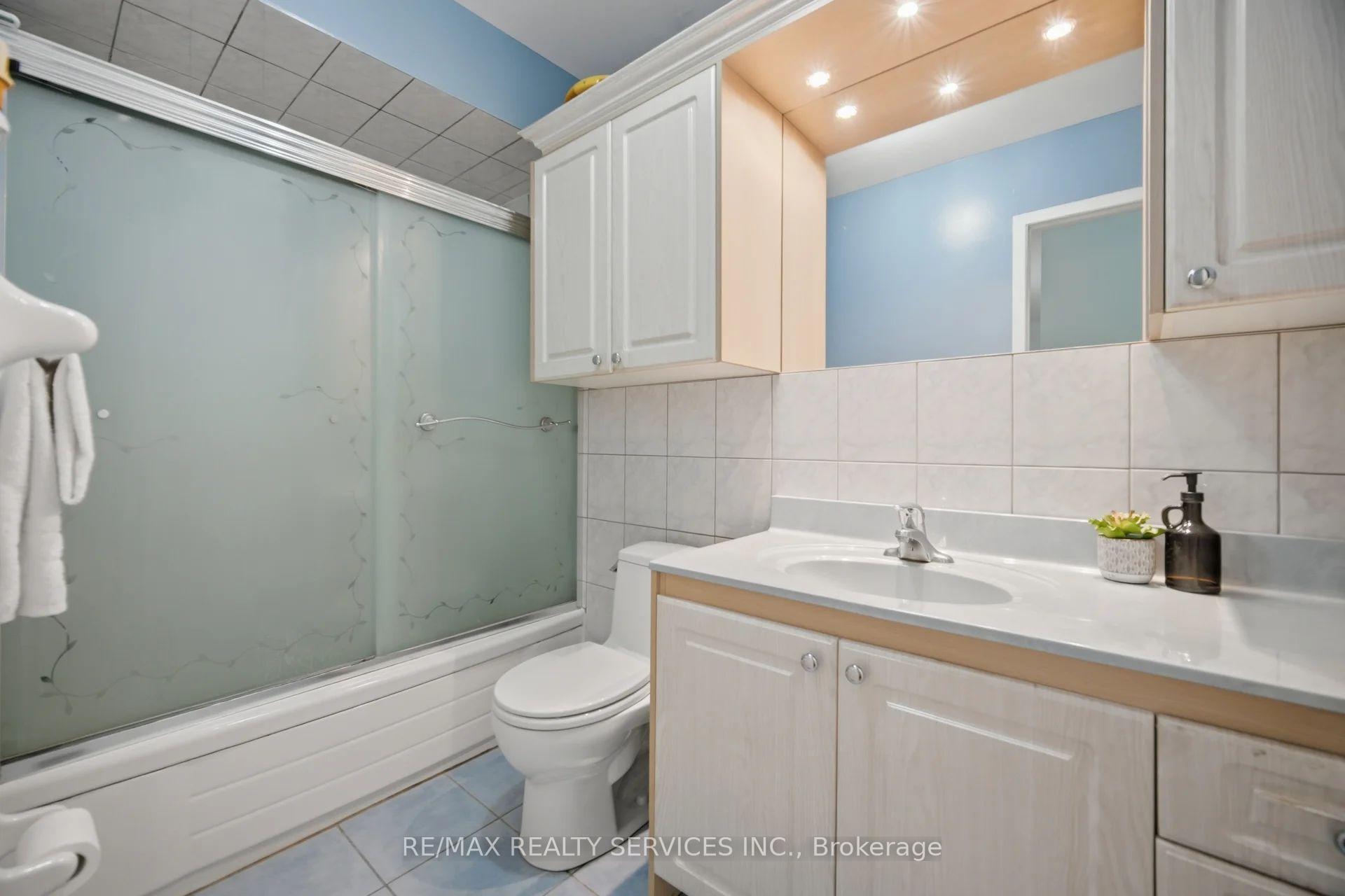 Photo 18 of 2414 Whaley Drive, Mississauga, Cooksville — HOMEH
