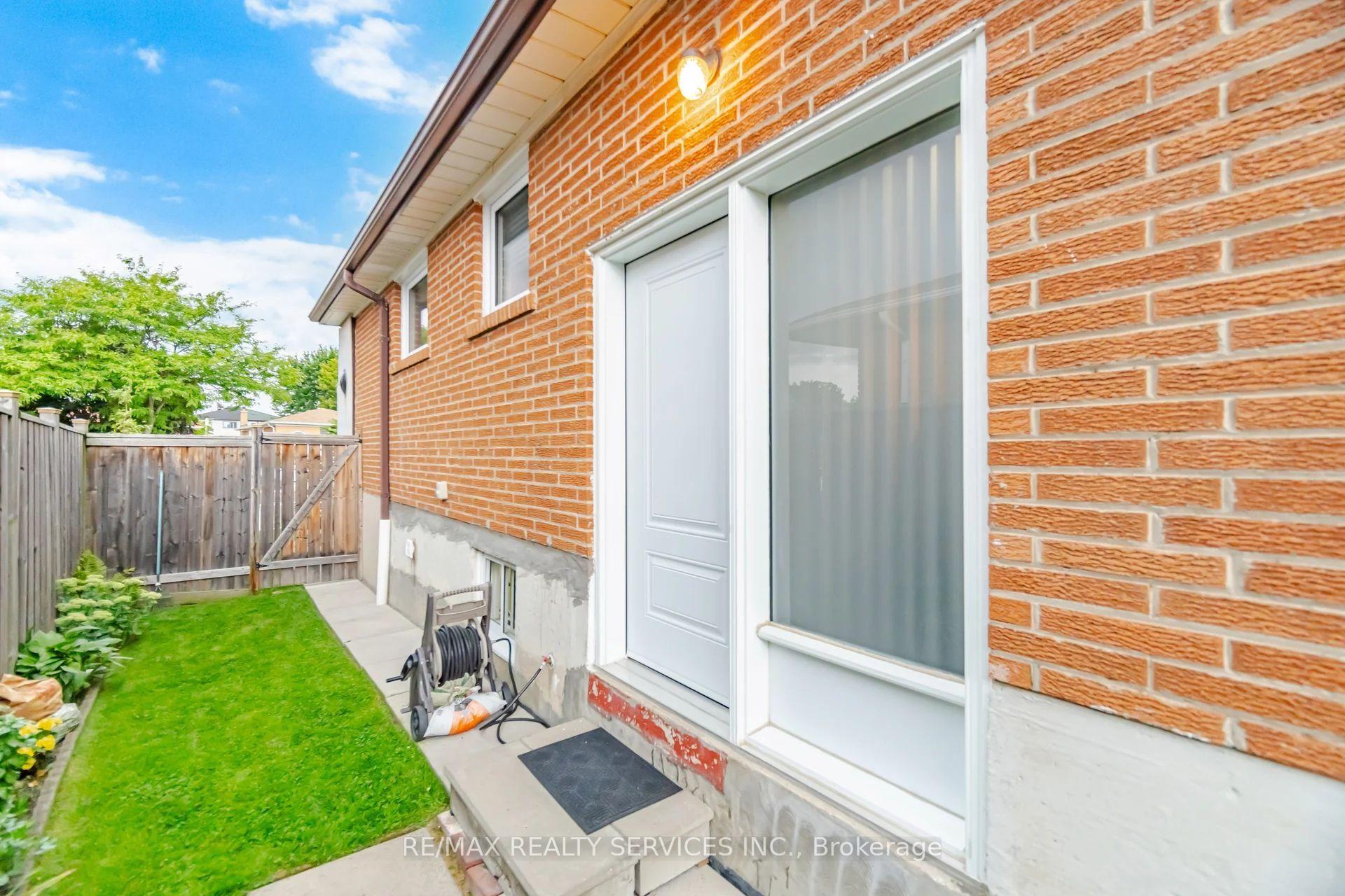 Photo 19 of 2414 Whaley Drive, Mississauga, Cooksville — HOMEH