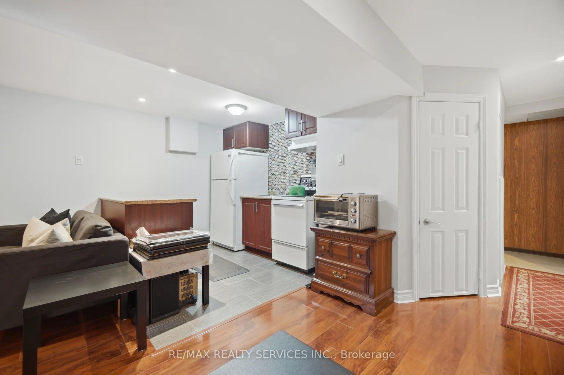 Photo 22 of 2414 Whaley Drive, Mississauga, Cooksville — HOMEH