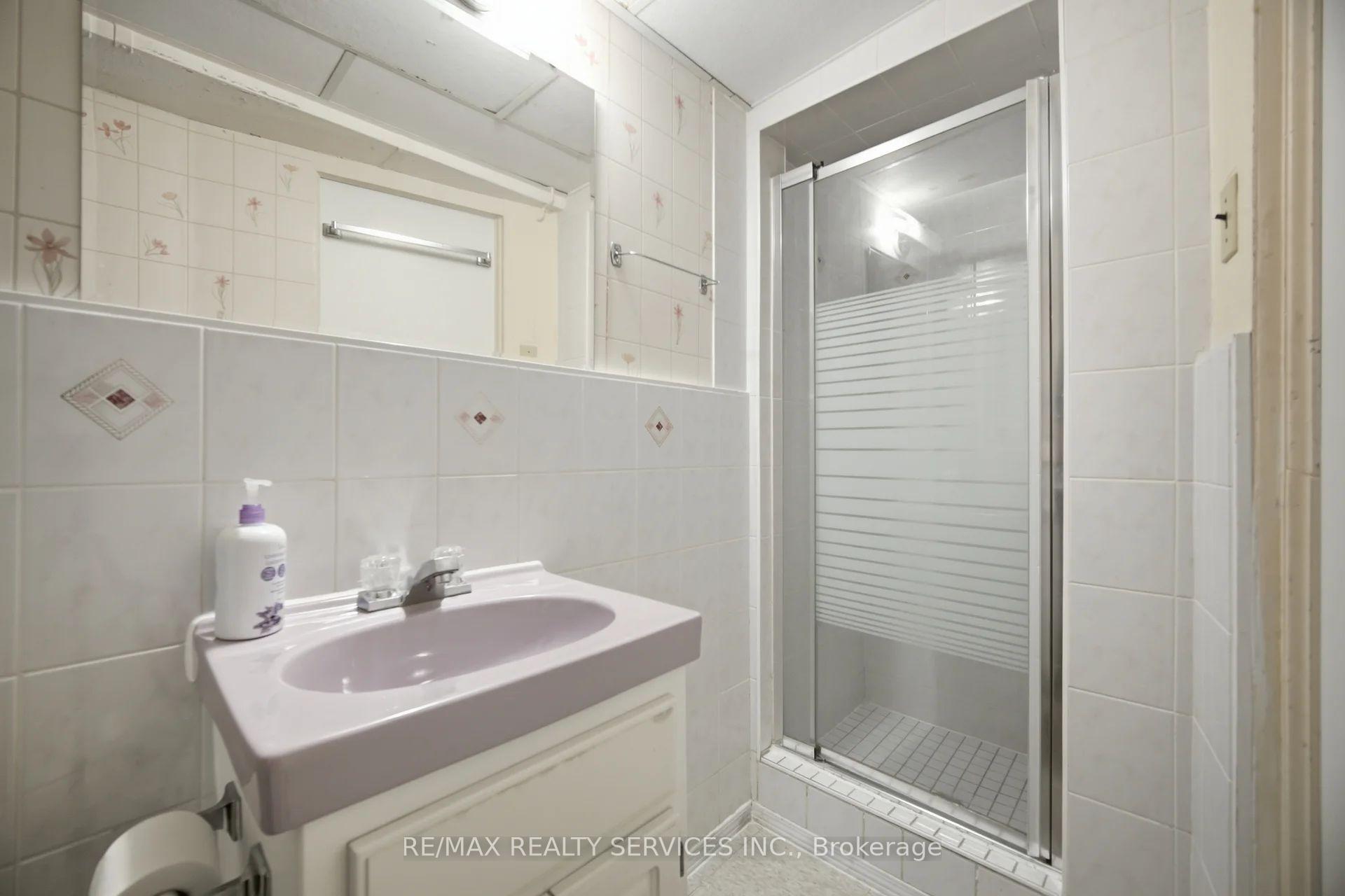 Photo 32 of 2414 Whaley Drive, Mississauga, Cooksville — HOMEH