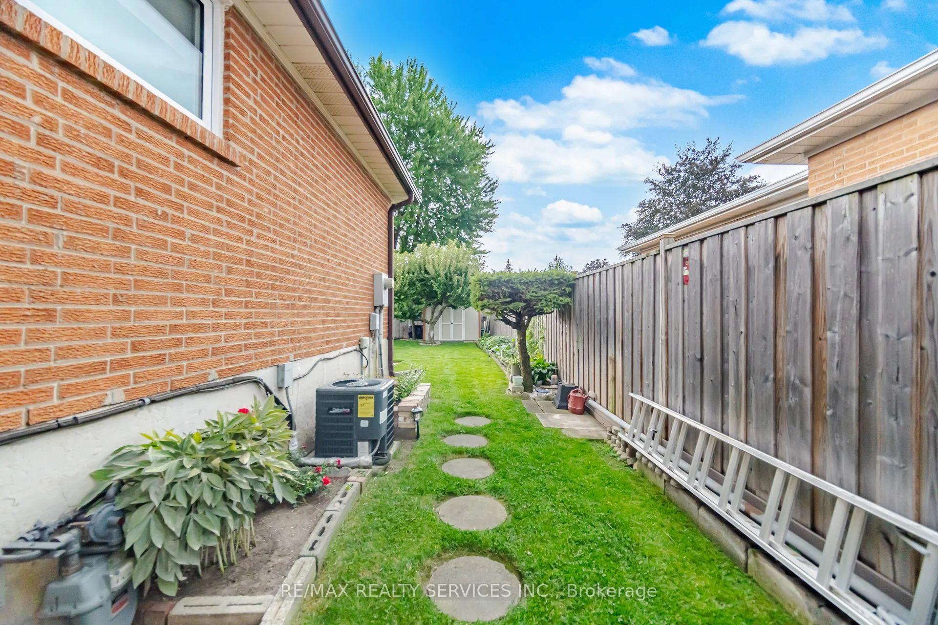Photo 33 of 2414 Whaley Drive, Mississauga, Cooksville — HOMEH