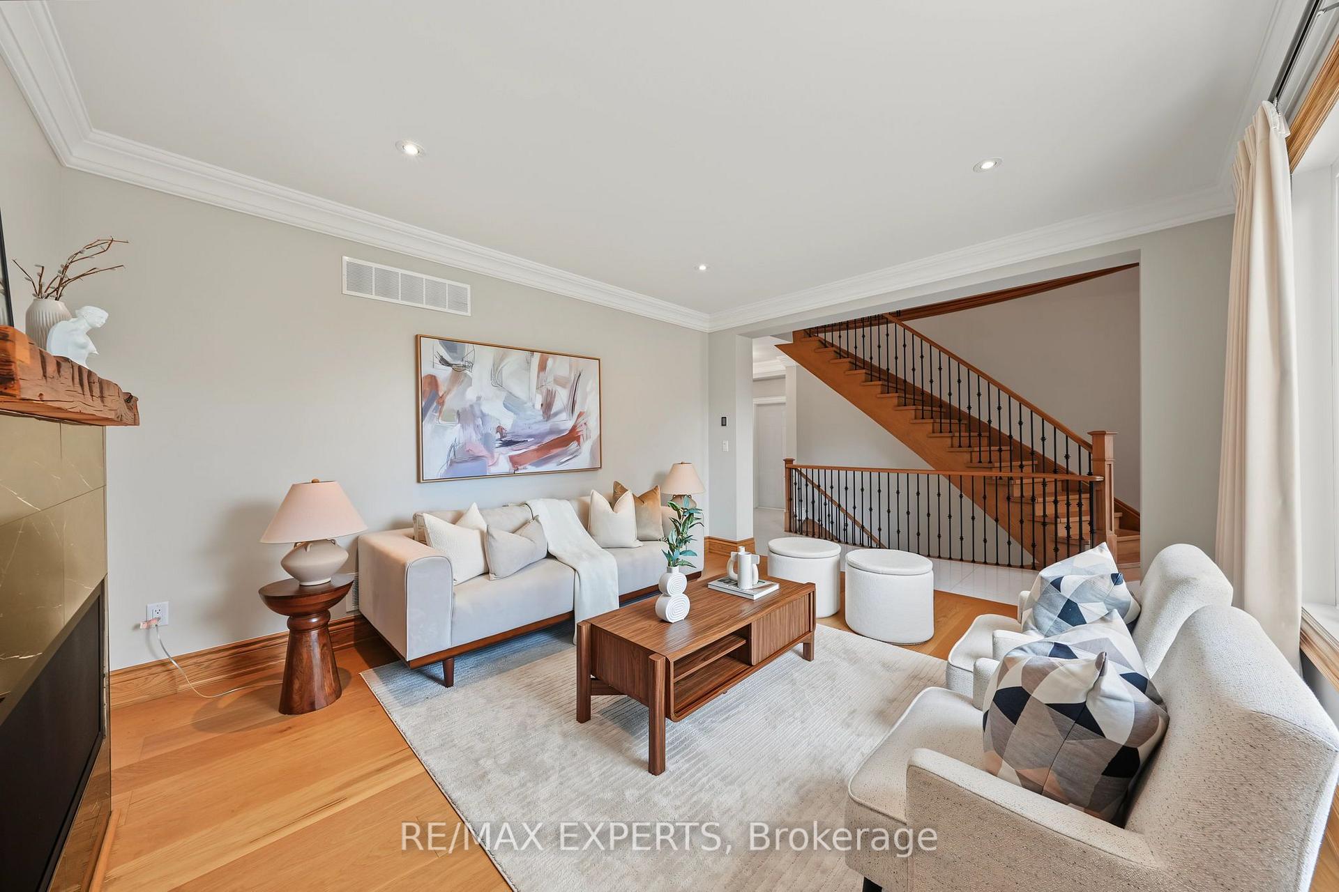 Photo 9 of 18 Gosling Road, Vaughan, Maple — HOMEH