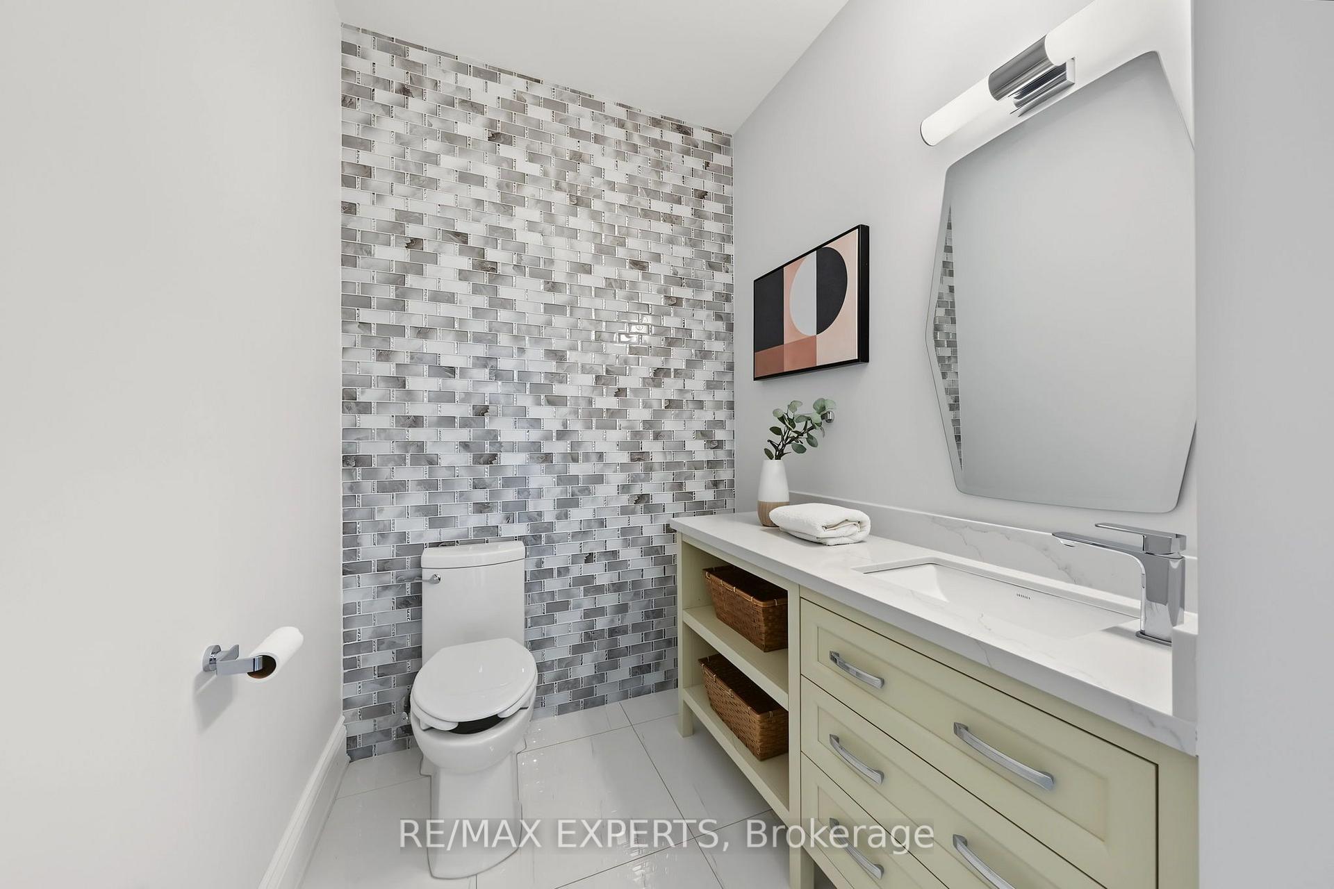 Photo 11 of 18 Gosling Road, Vaughan, Maple — HOMEH
