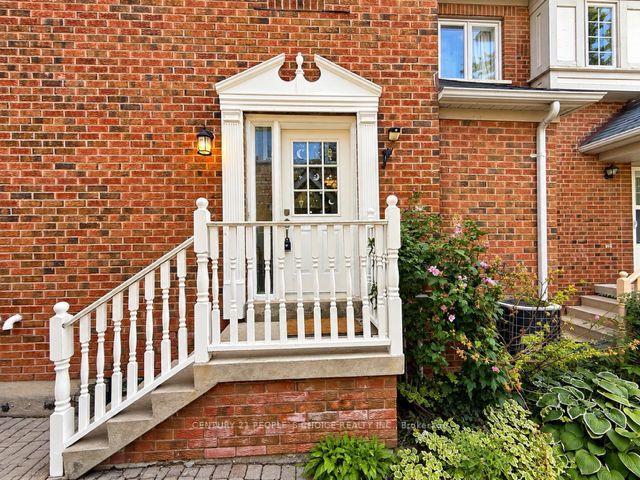 Photo 2 of 135 Ural Circle, Brampton, Sandringham-Wellington — HOMEH