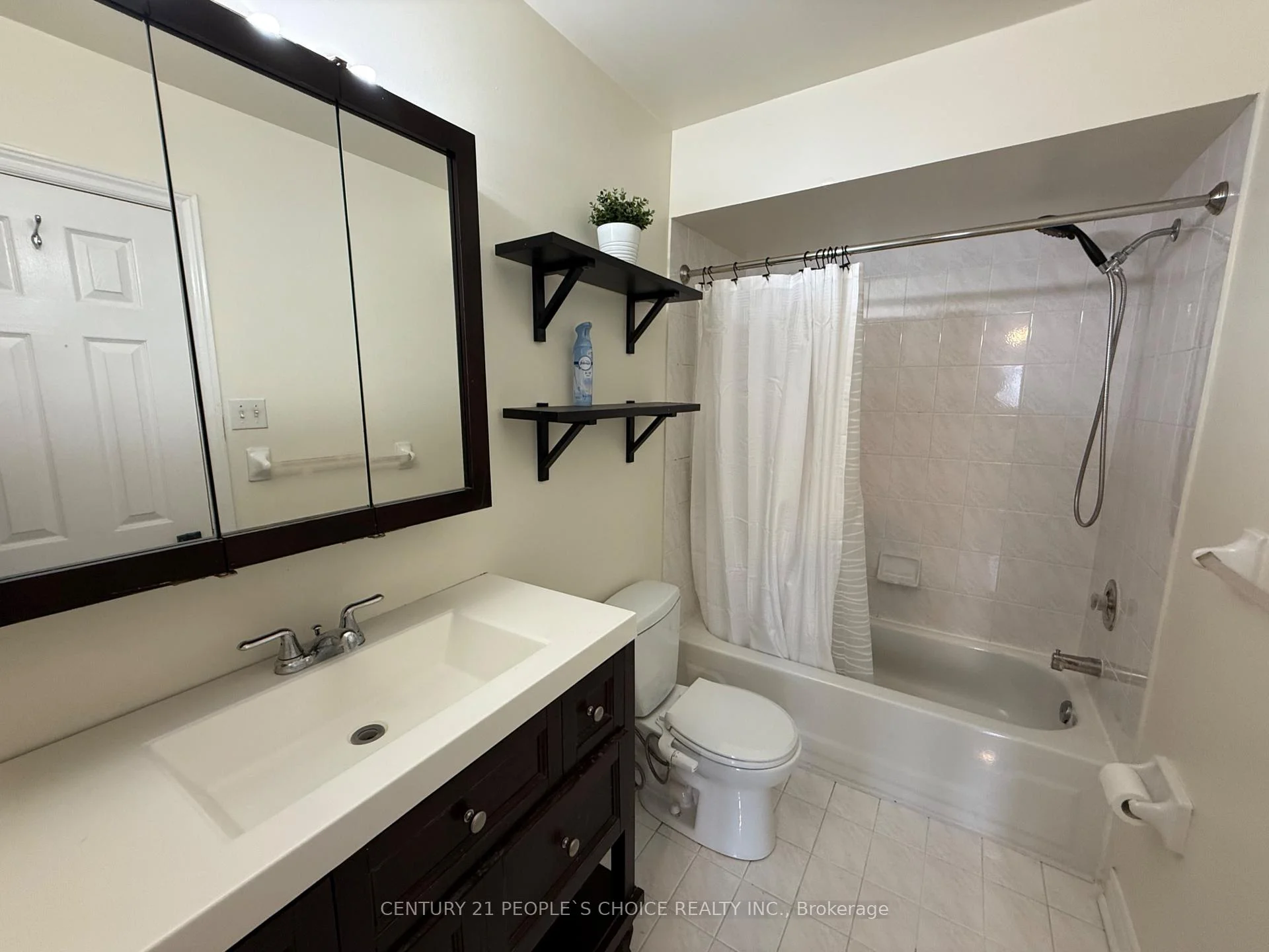 Photo 31 of 135 Ural Circle, Brampton, Sandringham-Wellington — HOMEH