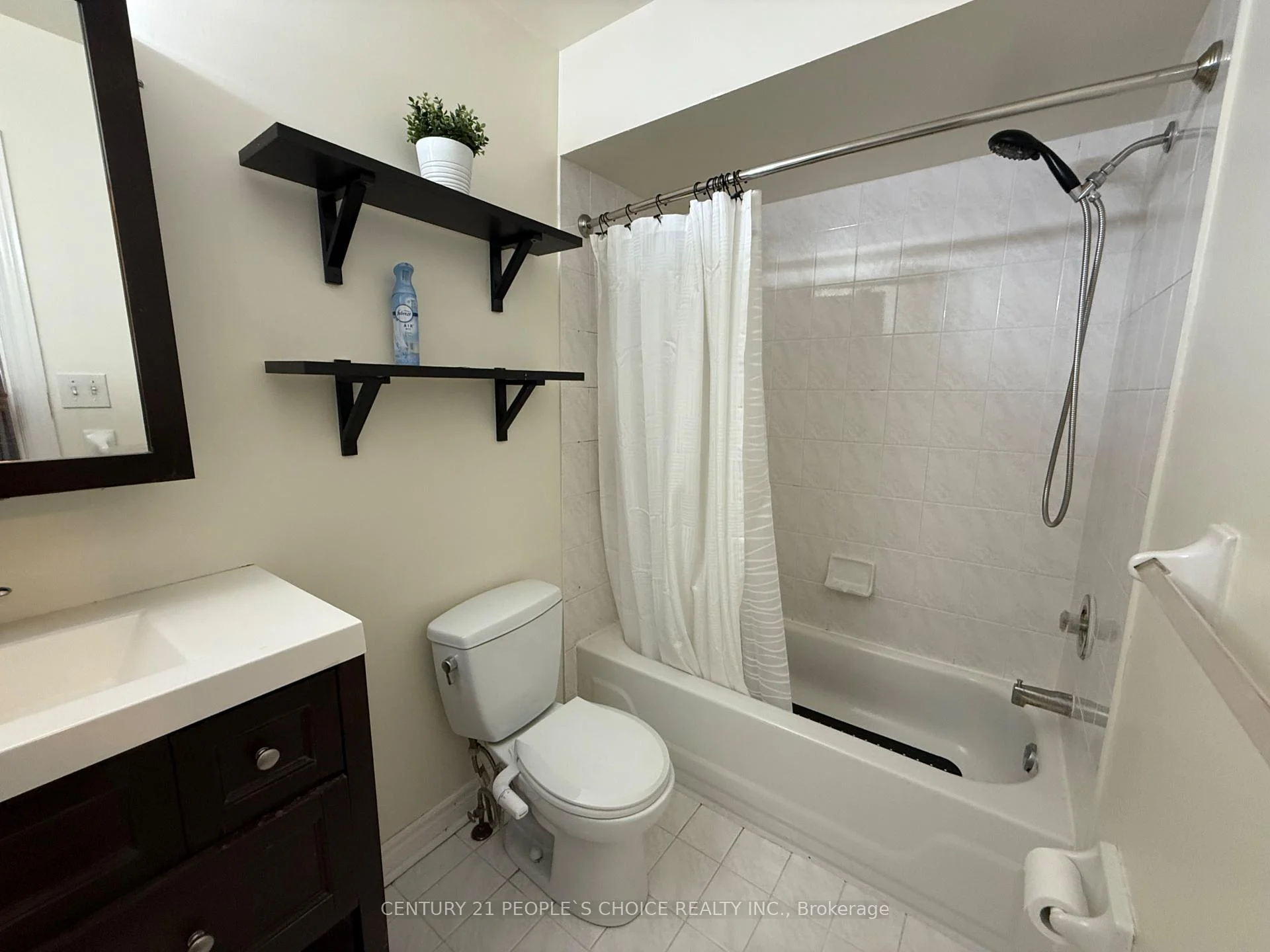 Photo 32 of 135 Ural Circle, Brampton, Sandringham-Wellington — HOMEH