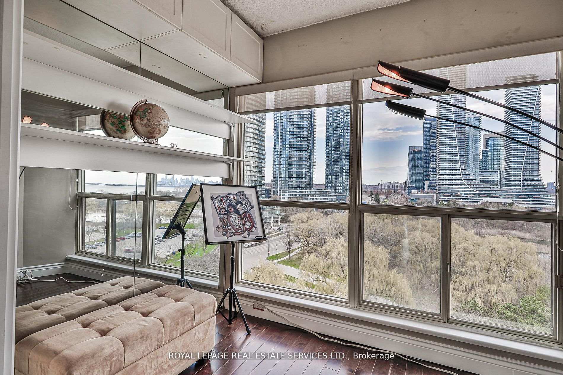 Photo 5 of Unit 1010, 2261 Lake Shore Boulevard W, Etobicoke, Mimico — HOMEH