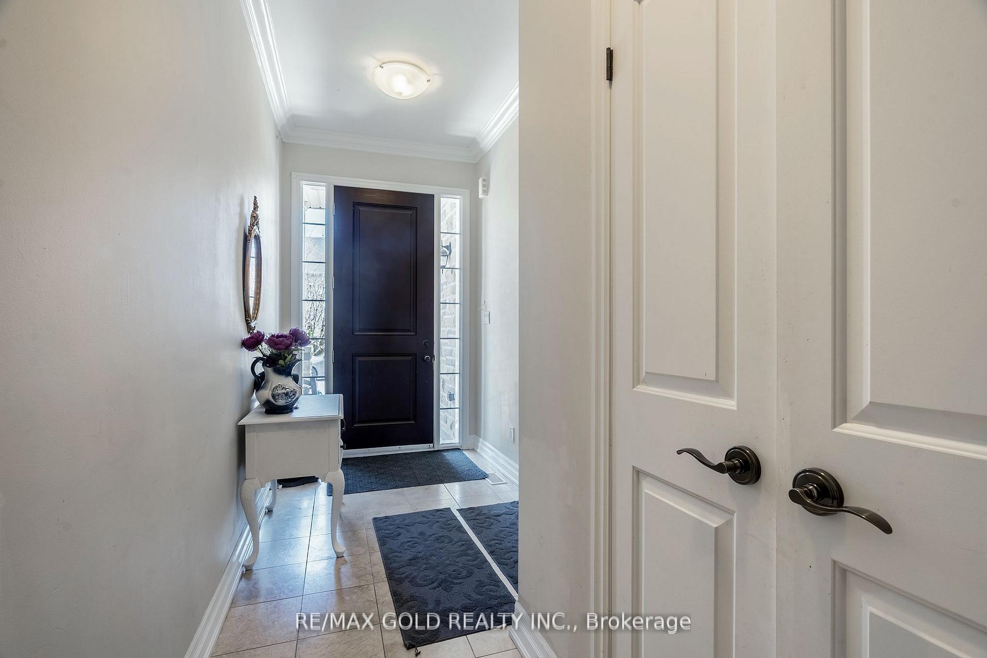 Photo 4 of 54 Robert Berry Crescent, King, King City — HOMEH
