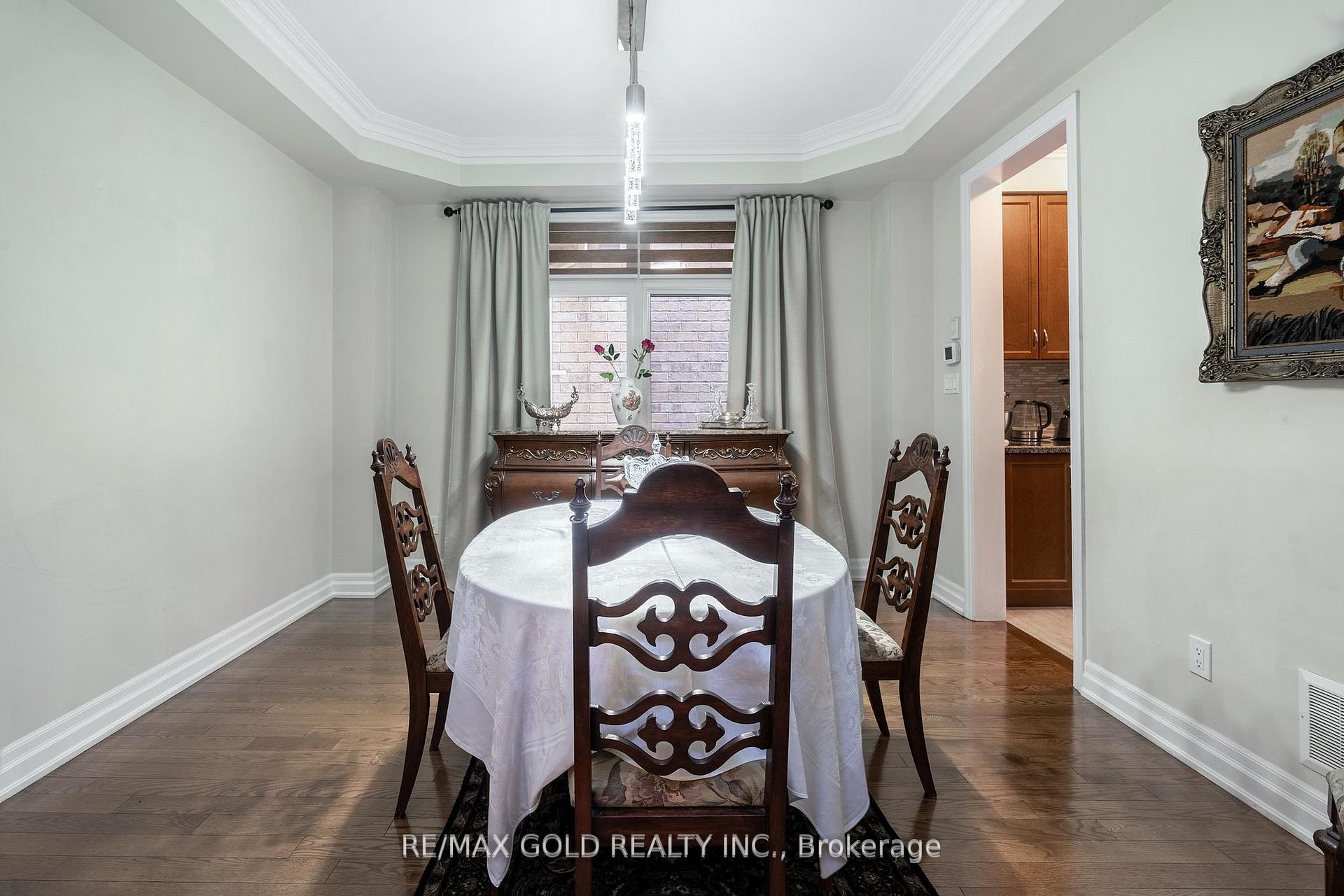 Photo 8 of 54 Robert Berry Crescent, King, King City — HOMEH