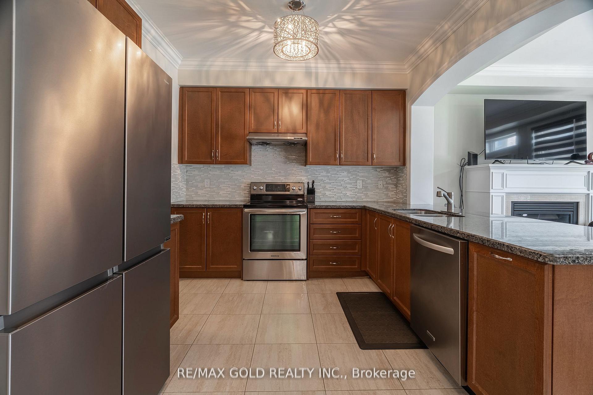 Photo 11 of 54 Robert Berry Crescent, King, King City — HOMEH