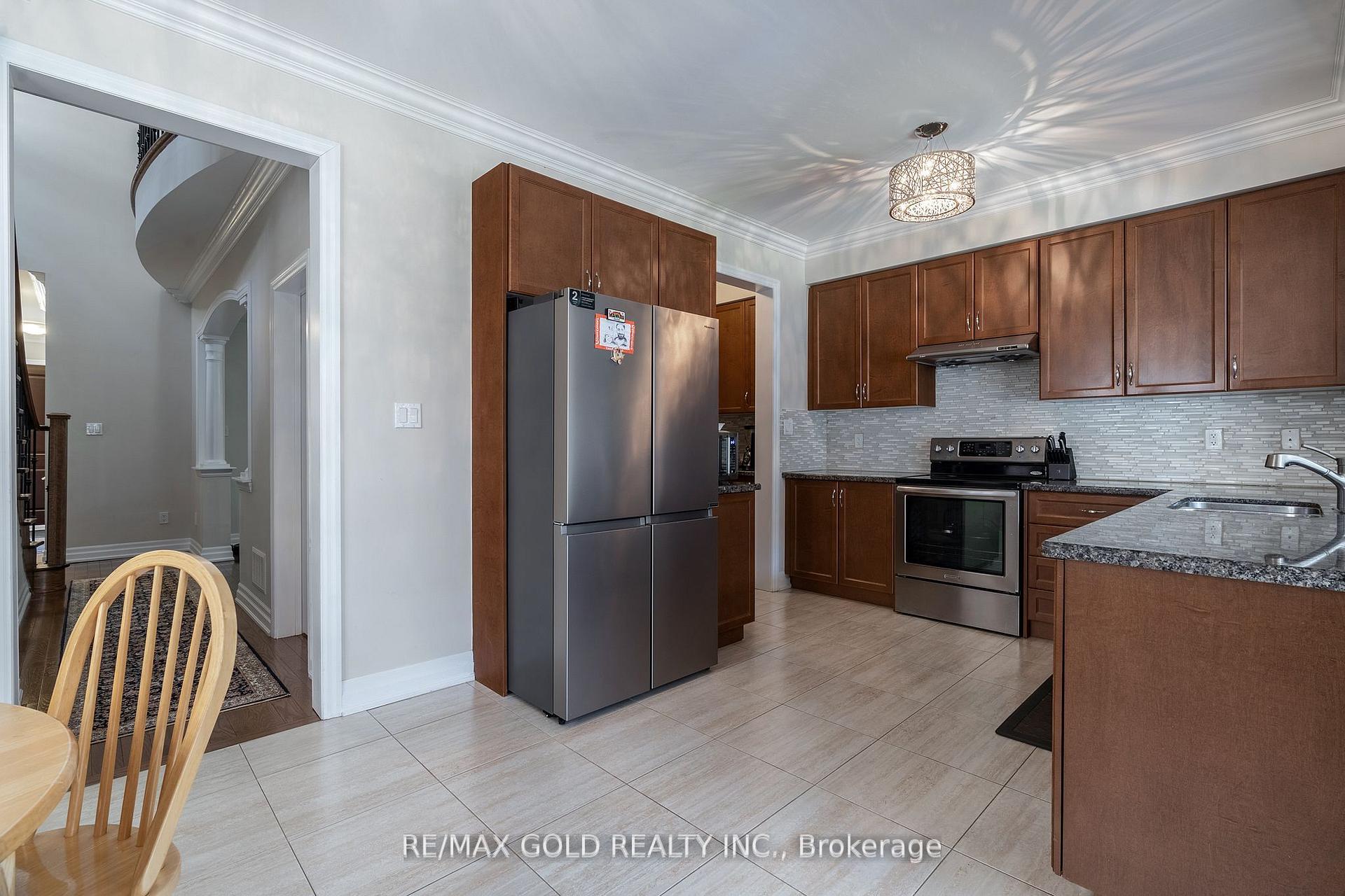 Photo 13 of 54 Robert Berry Crescent, King, King City — HOMEH