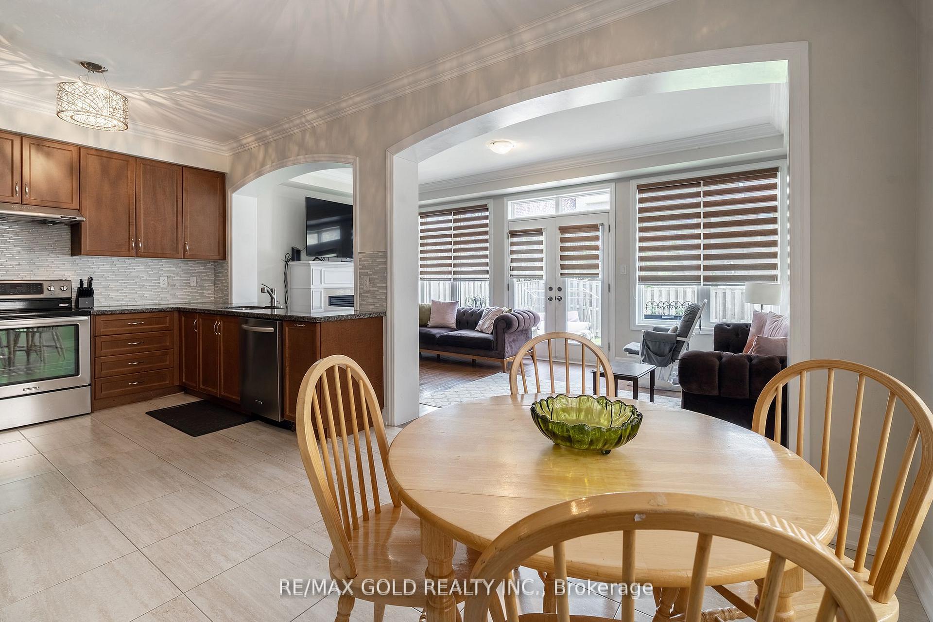 Photo 15 of 54 Robert Berry Crescent, King, King City — HOMEH