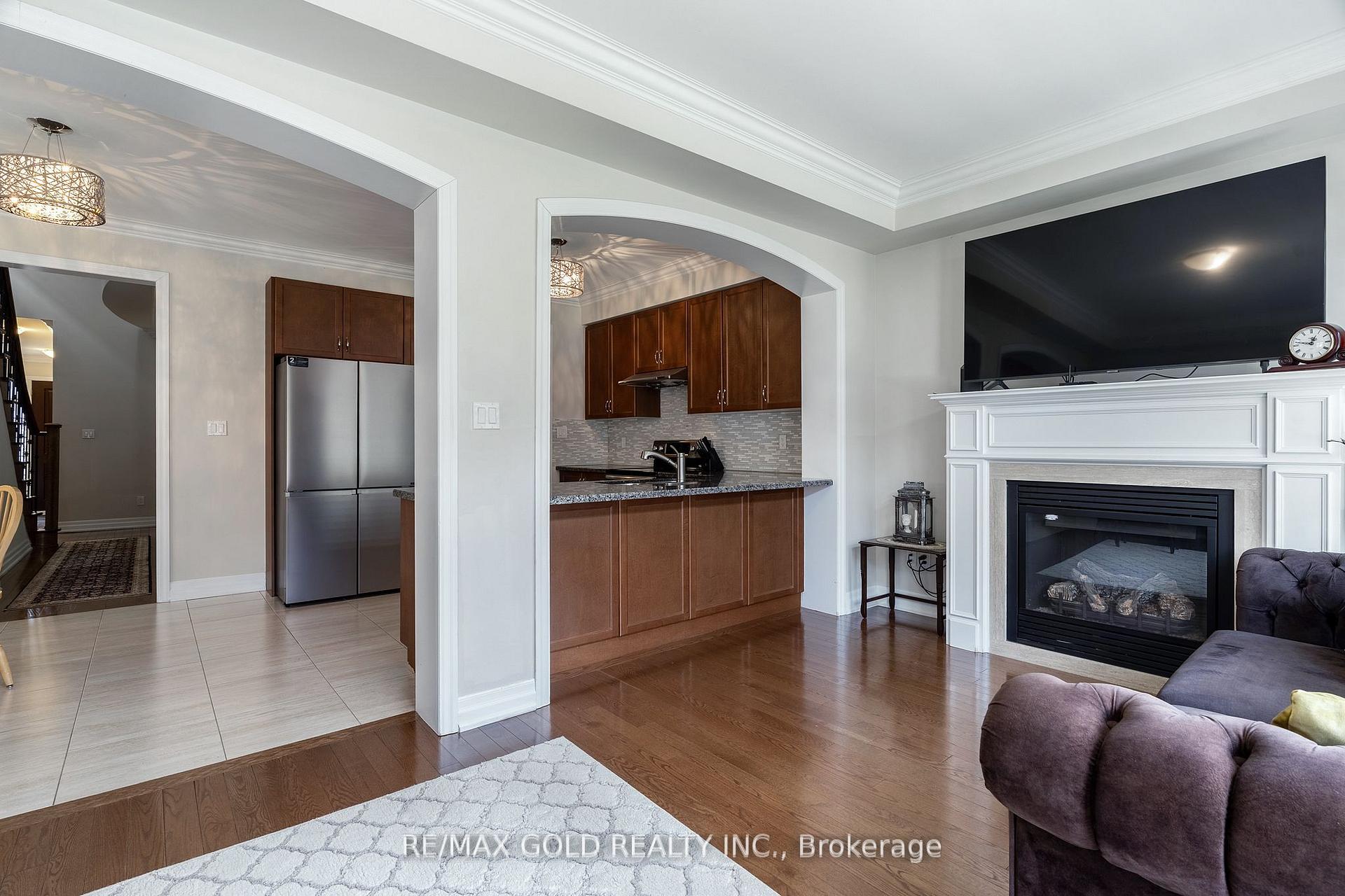 Photo 19 of 54 Robert Berry Crescent, King, King City — HOMEH
