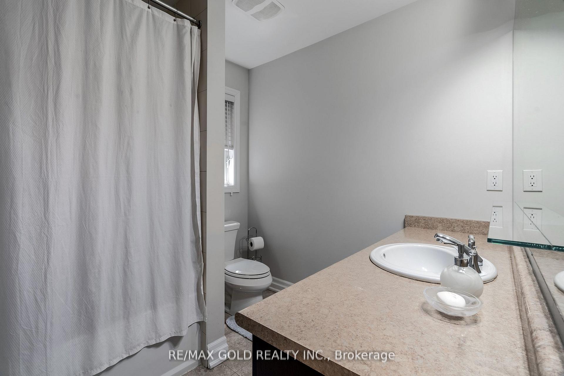 Photo 31 of 54 Robert Berry Crescent, King, King City — HOMEH