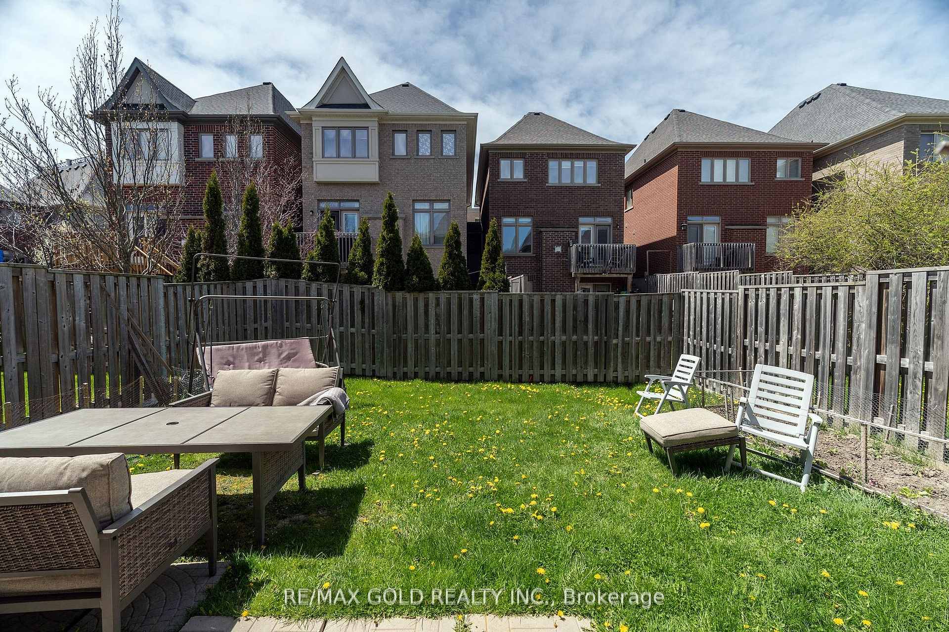 Photo 39 of 54 Robert Berry Crescent, King, King City — HOMEH