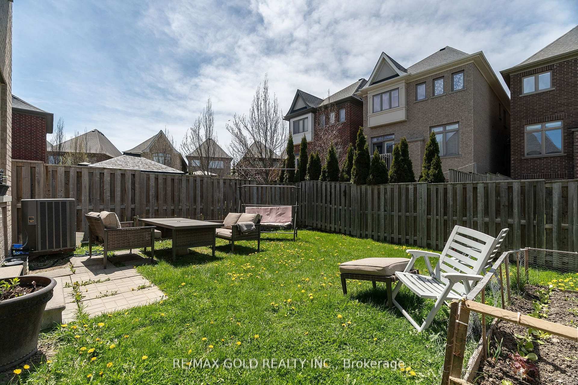 Photo 40 of 54 Robert Berry Crescent, King, King City — HOMEH